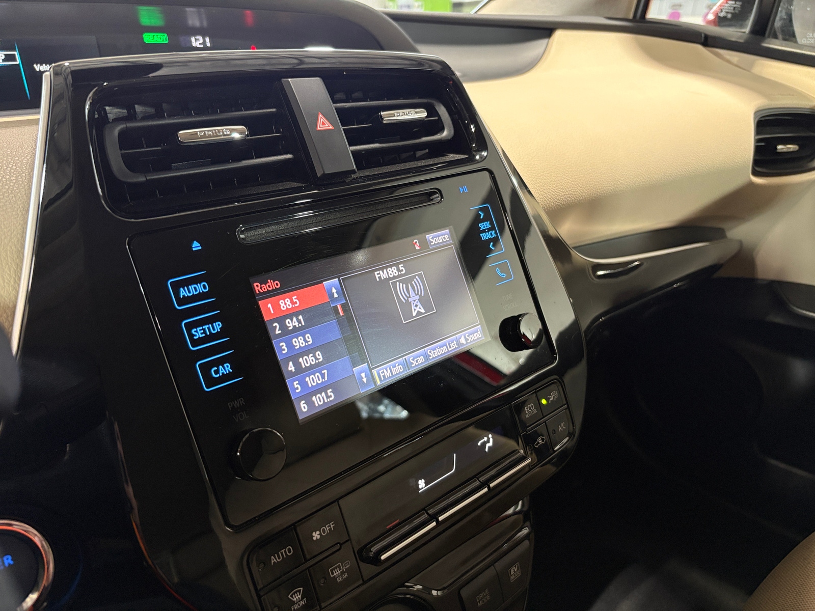 Thumbnail: 2019 Toyota Prius - 4