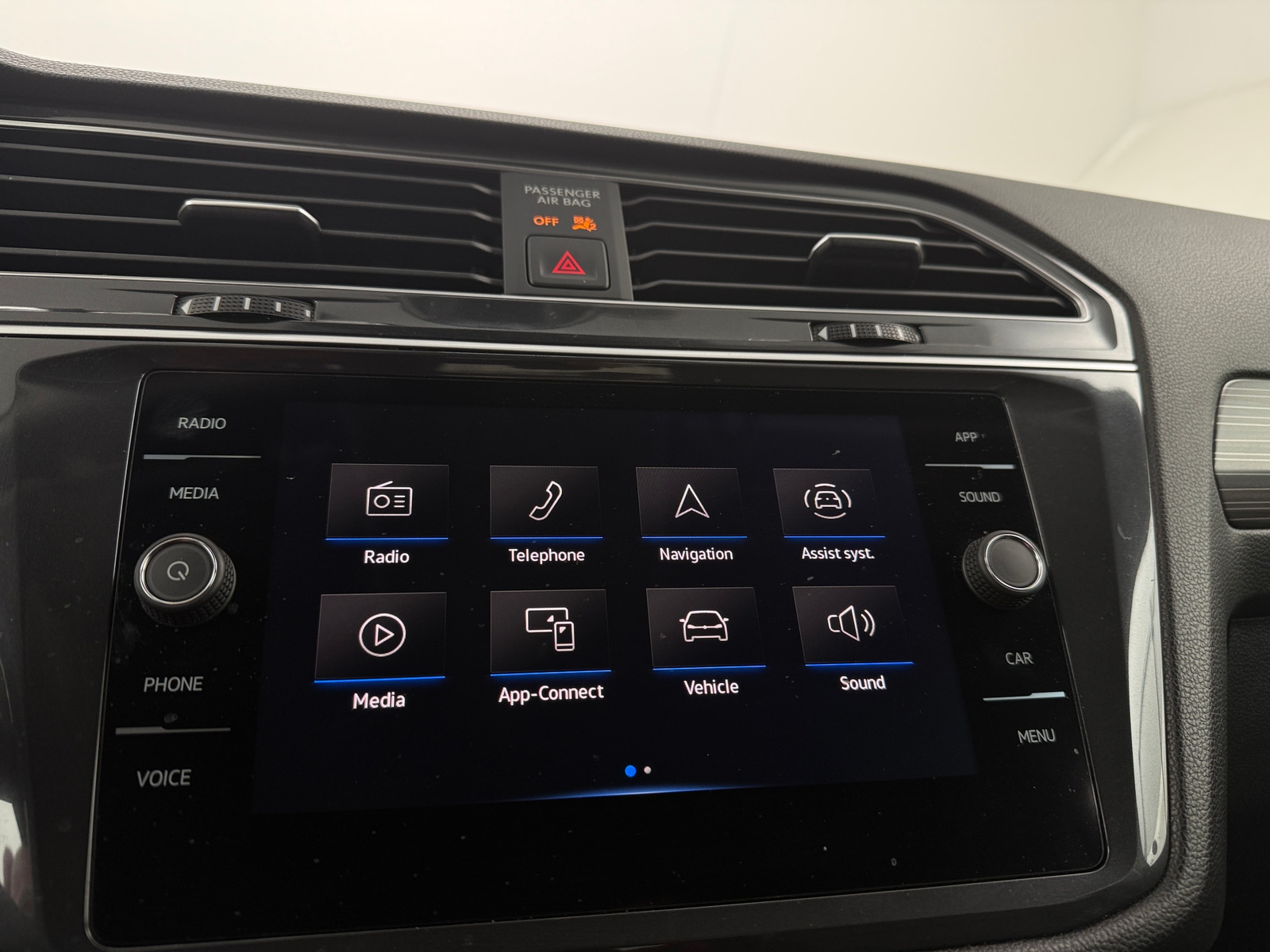 Thumbnail: 2024 Volkswagen Tiguan - 3