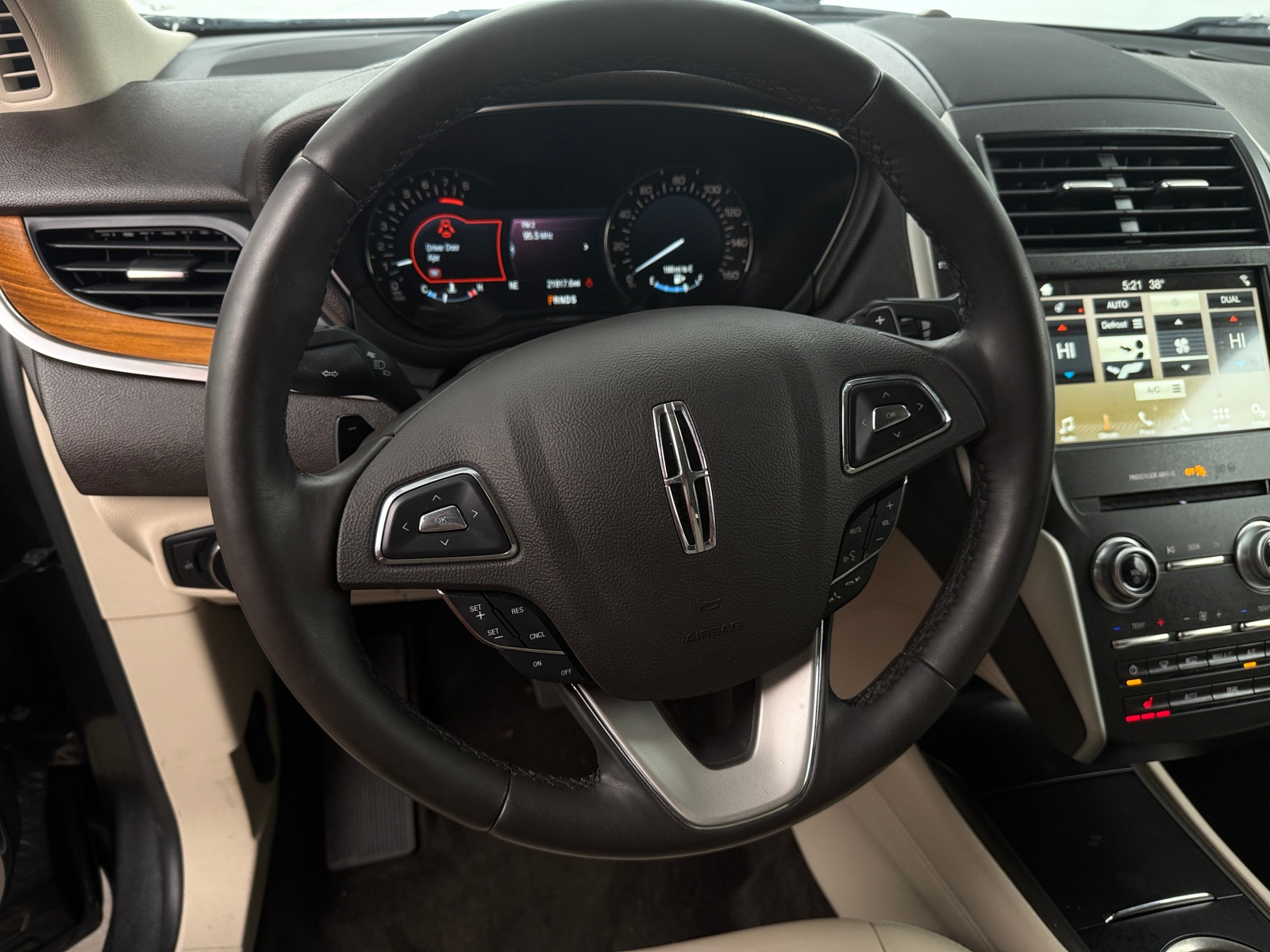 Thumbnail: 2018 Lincoln MKC - 4