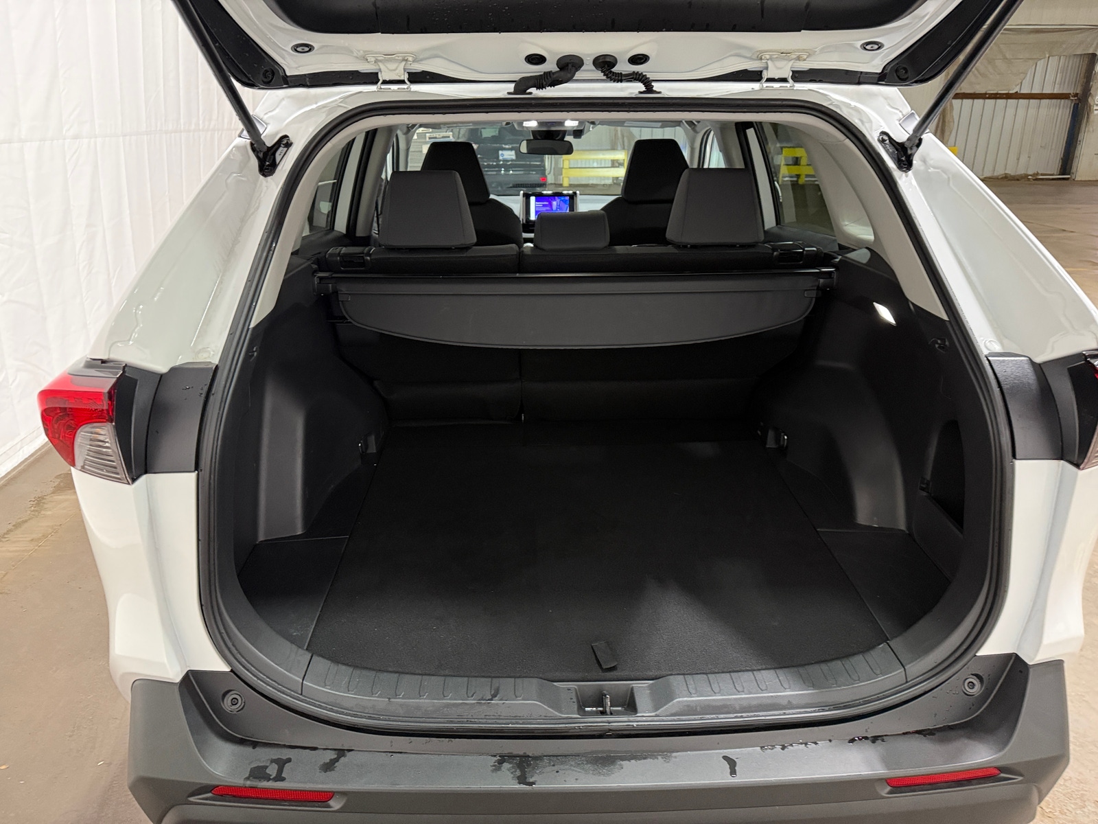 Thumbnail: 2025 Toyota RAV4 - 7