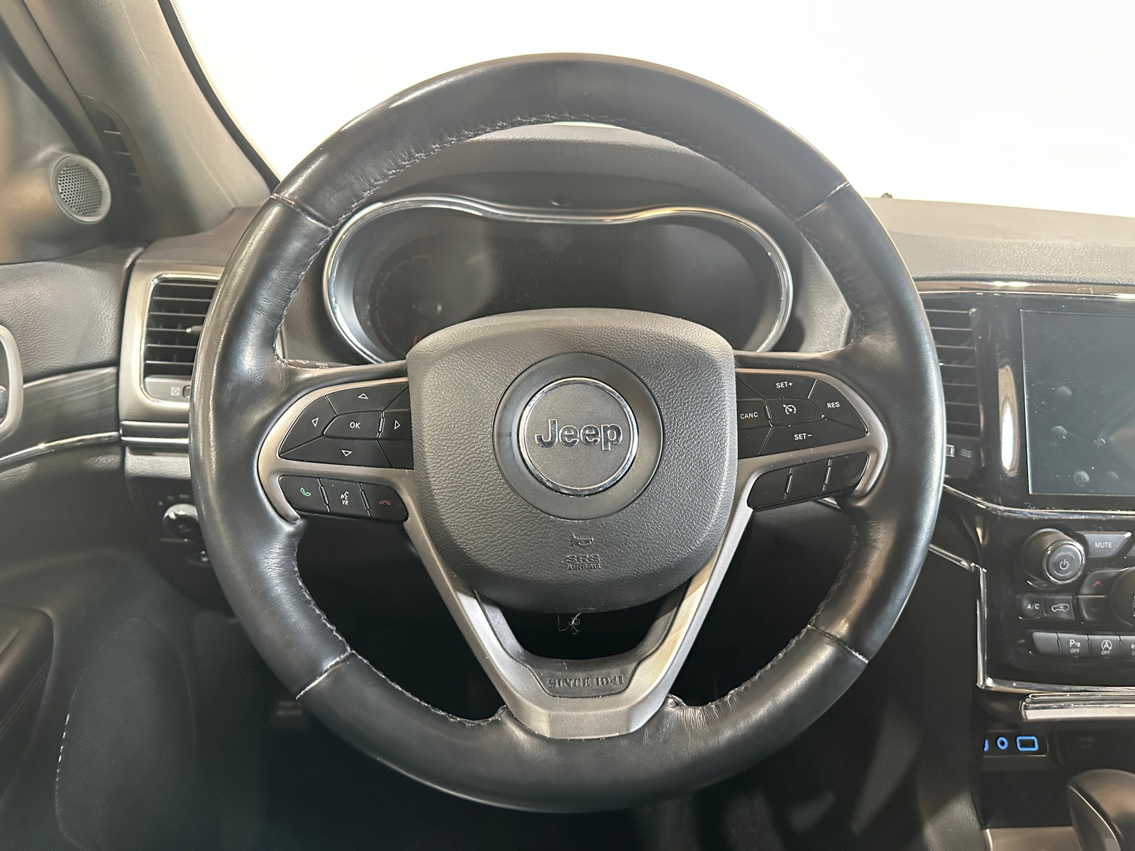 Thumbnail: 2022 Jeep Grand Cherokee - 4