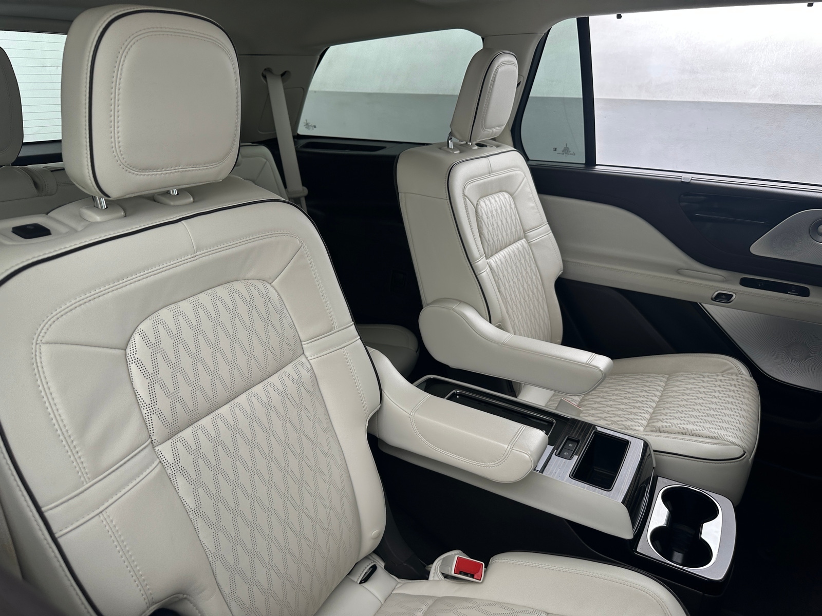 Thumbnail: 2023 Lincoln Aviator - 5