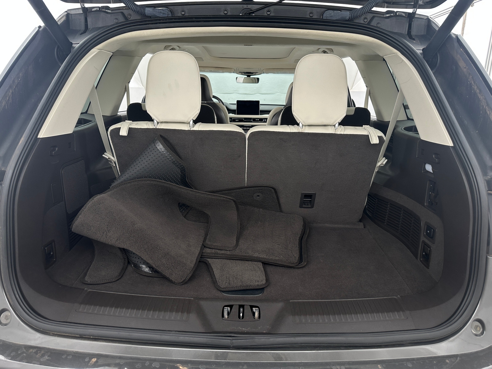 Thumbnail: 2023 Lincoln Aviator - 6