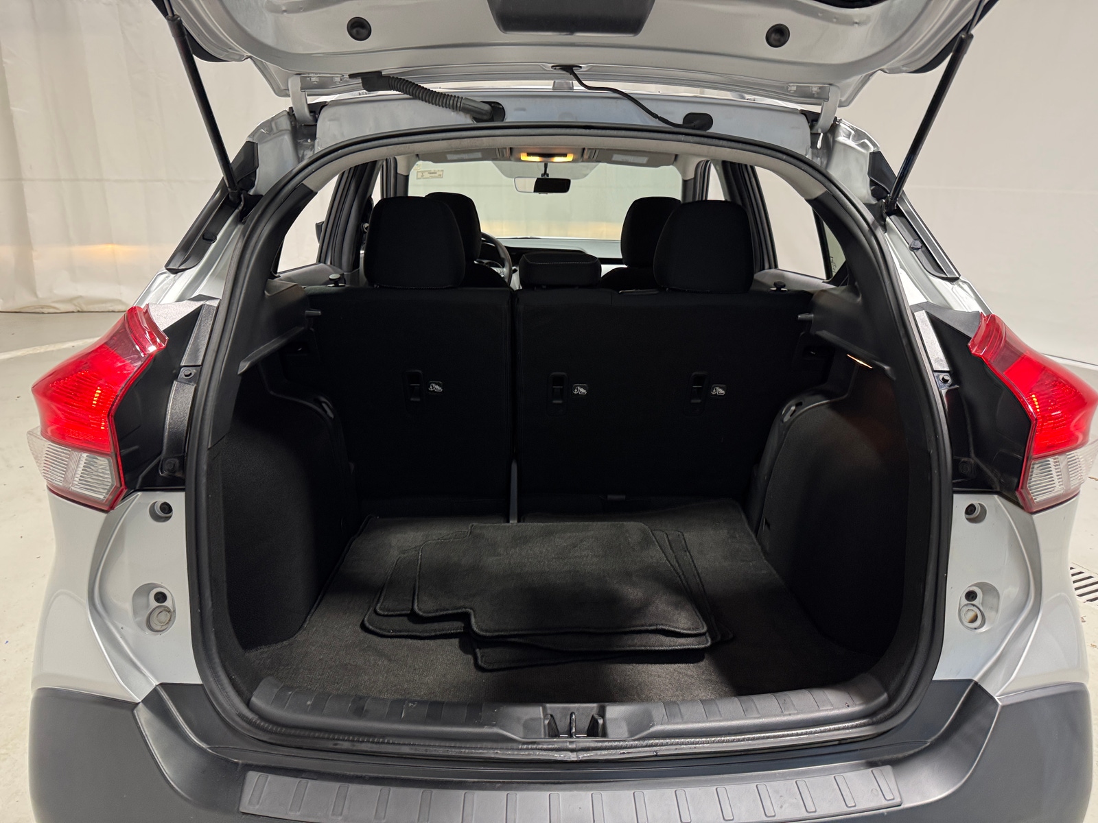 Thumbnail: 2019 Nissan Kicks - 7