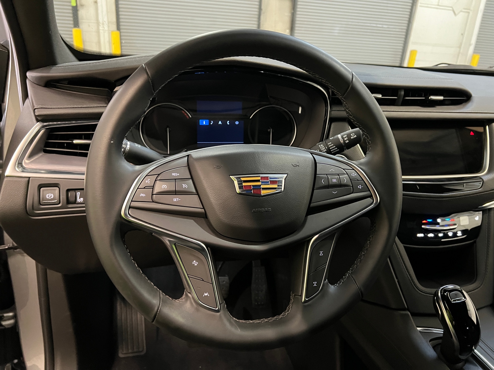 Thumbnail: 2025 Cadillac XT5 - 4