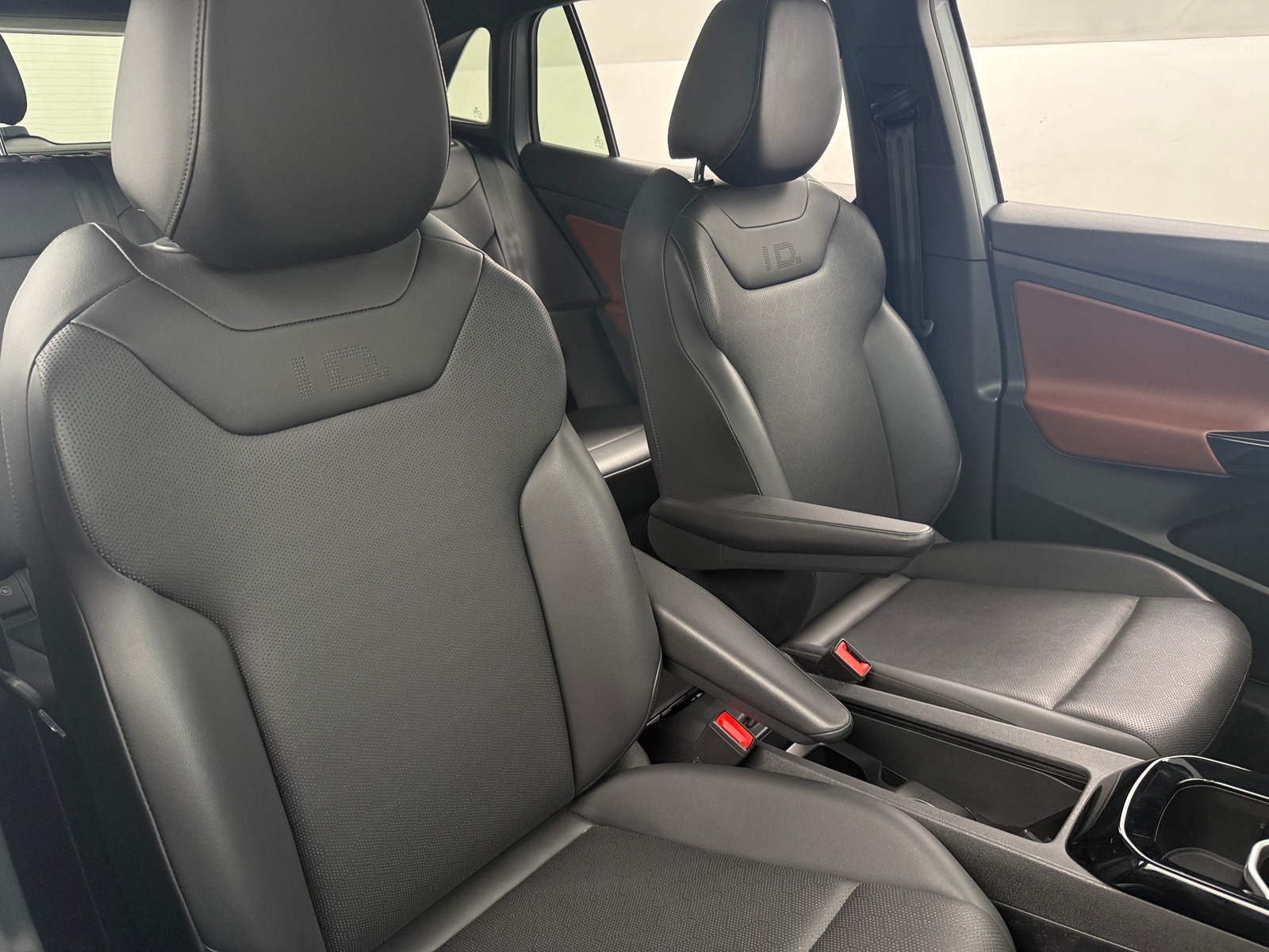 Thumbnail: 2021 Volkswagen ID.4 - 2