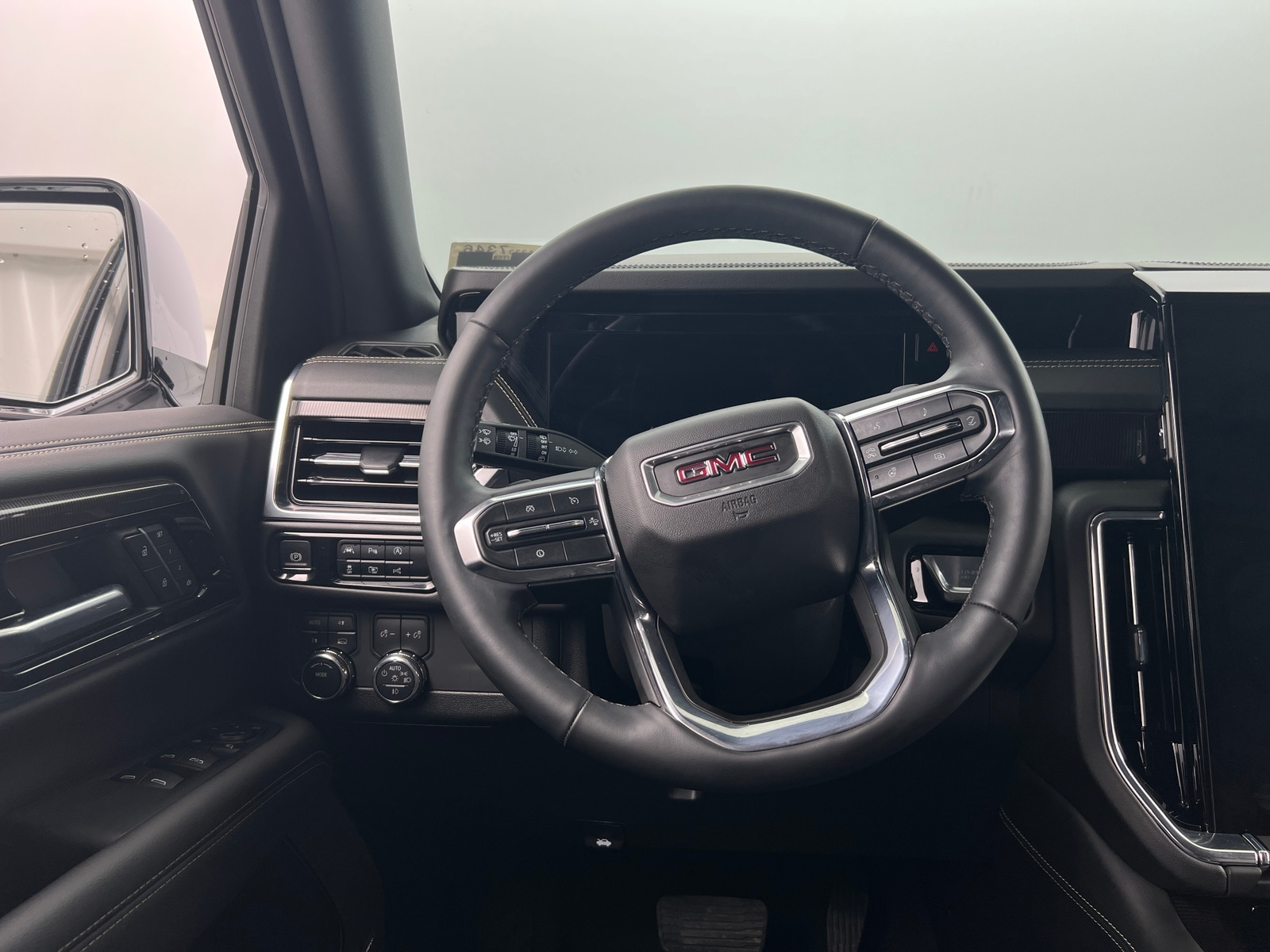 Thumbnail: 2025 GMC Yukon - 4