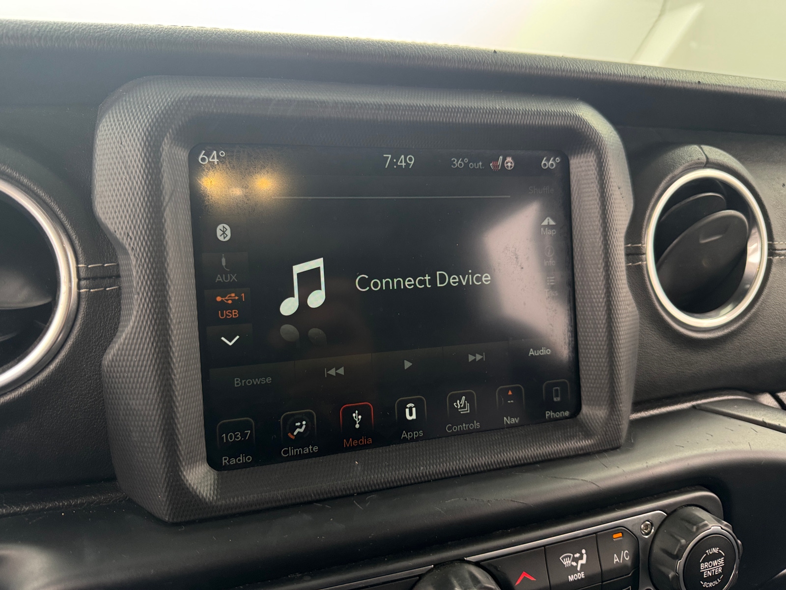 Thumbnail: 2019 Jeep Wrangler - 3