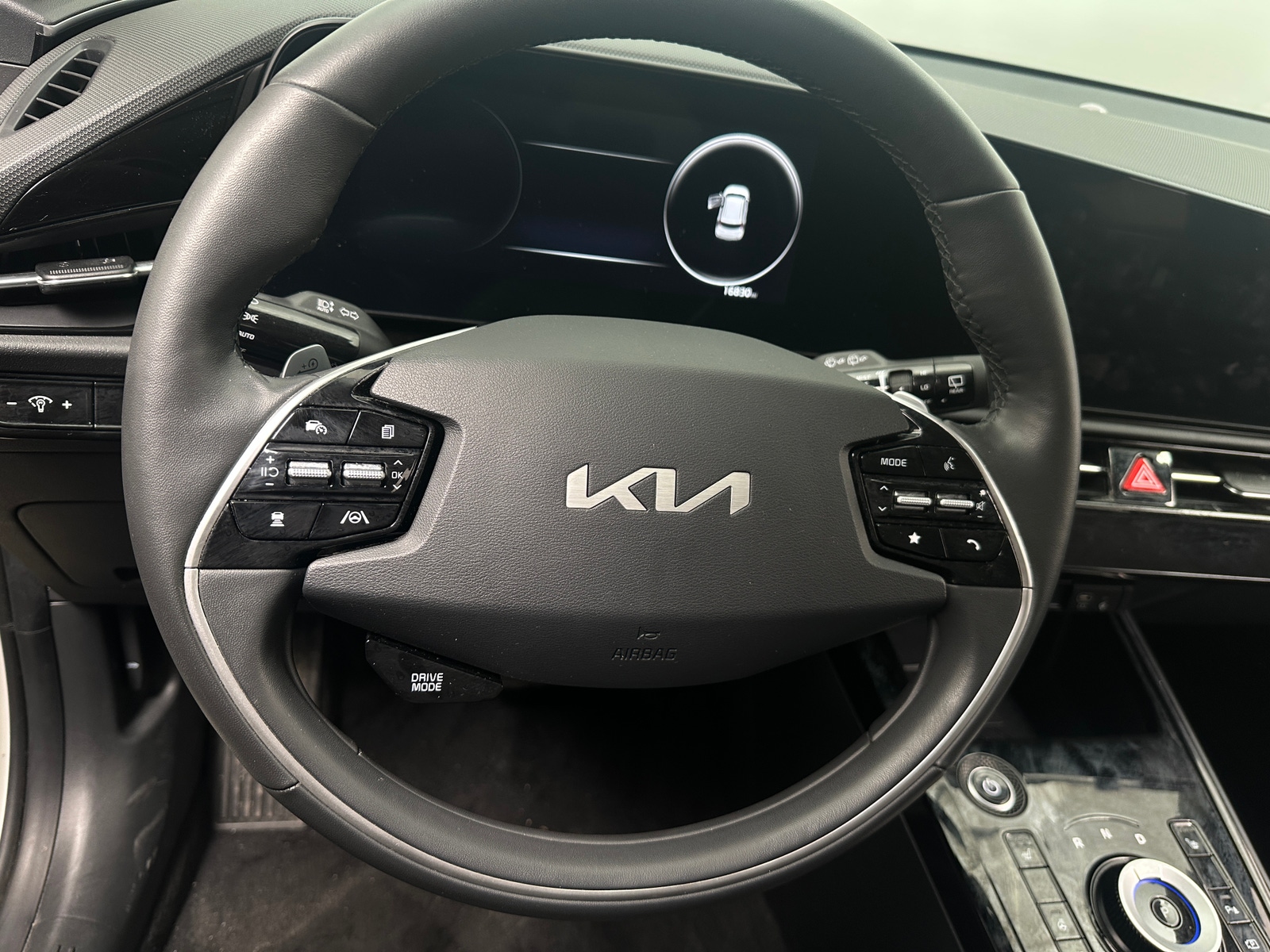 Thumbnail: 2023 Kia Niro - 4