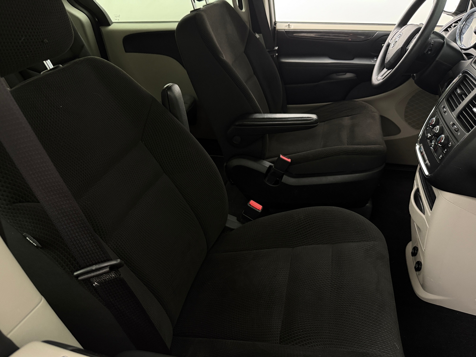 Thumbnail: 2017 Dodge Grand Caravan - 2