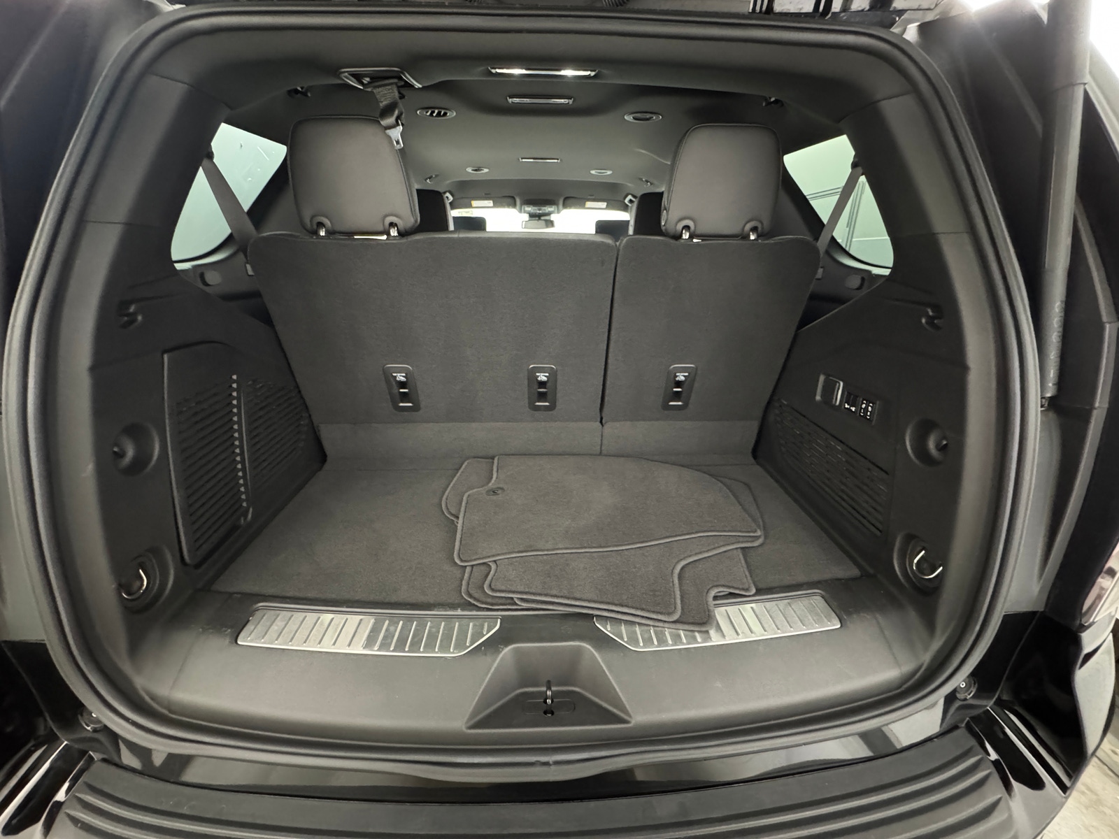 Thumbnail: 2023 Chevrolet Tahoe - 6