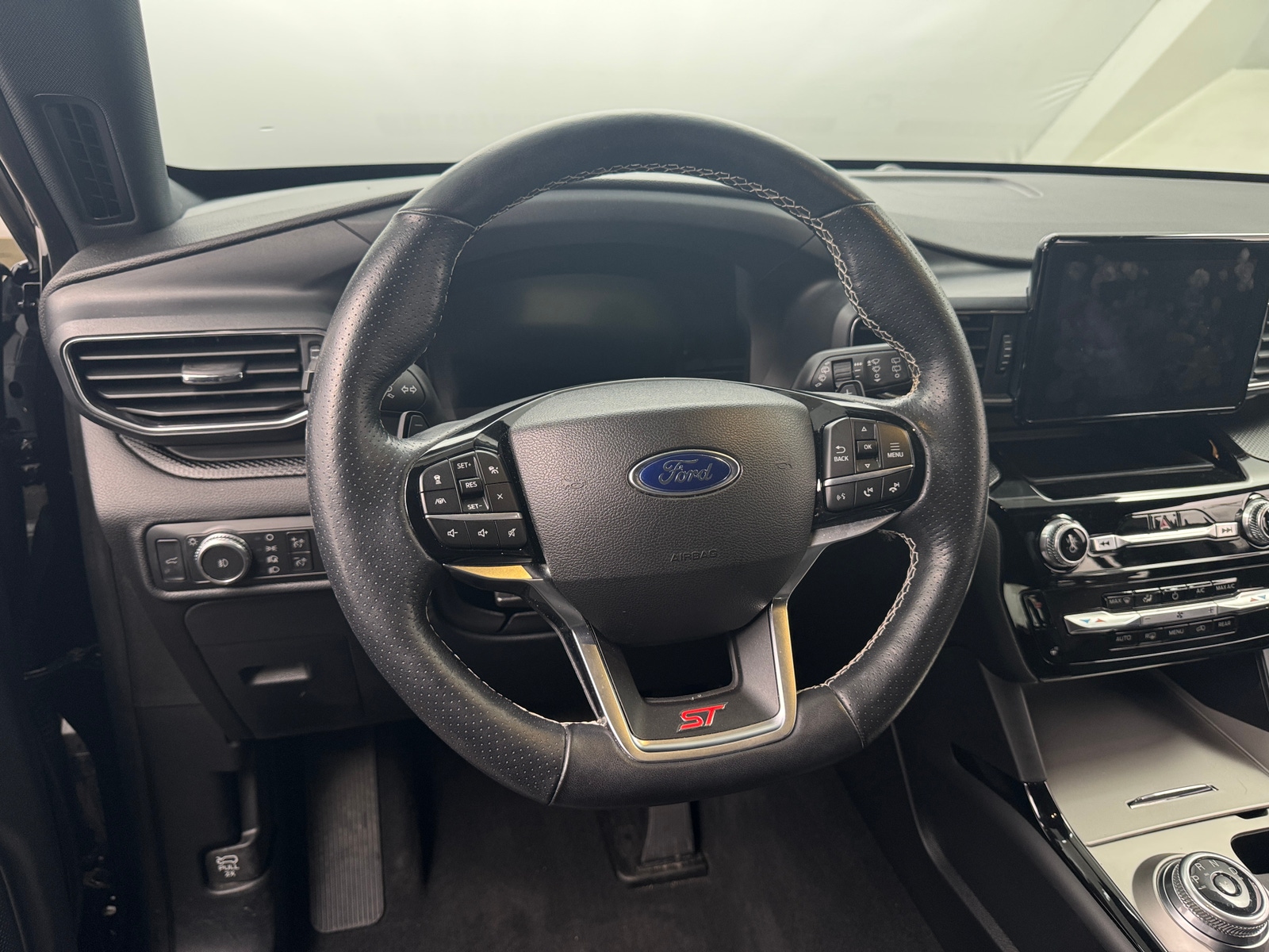 Thumbnail: 2022 Ford Explorer - 4