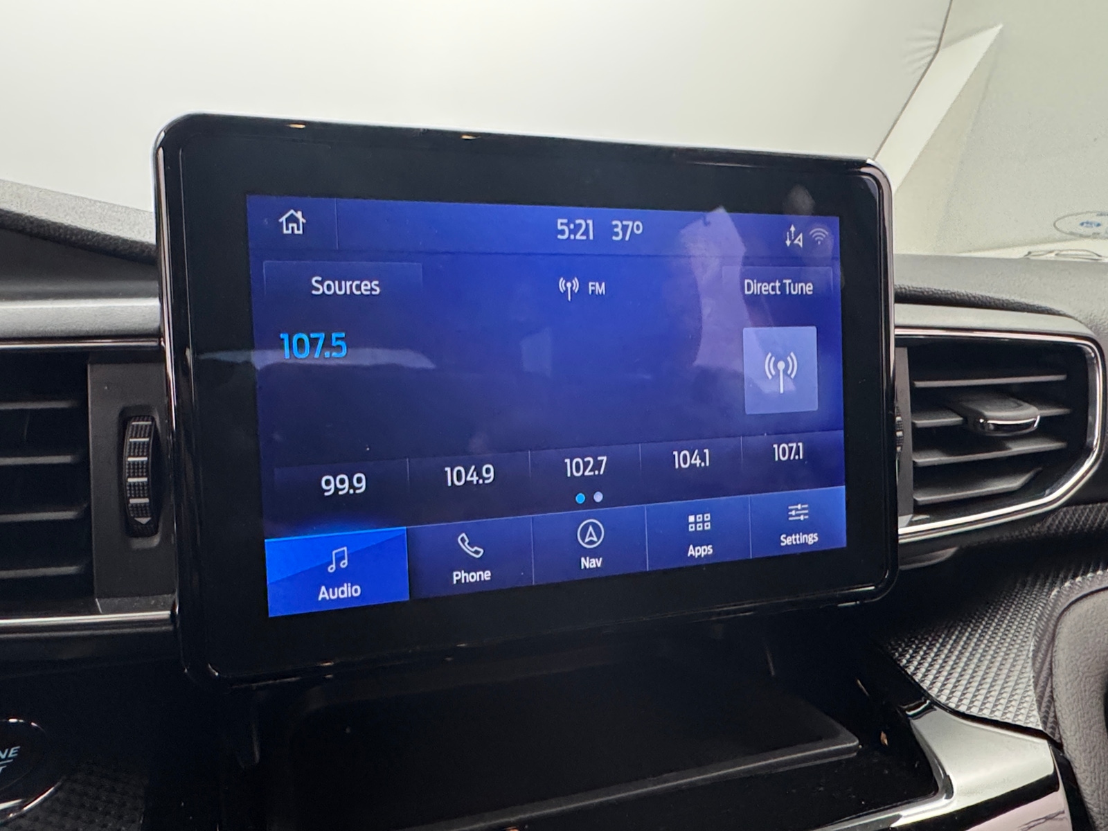 Thumbnail: 2022 Ford Explorer - 3