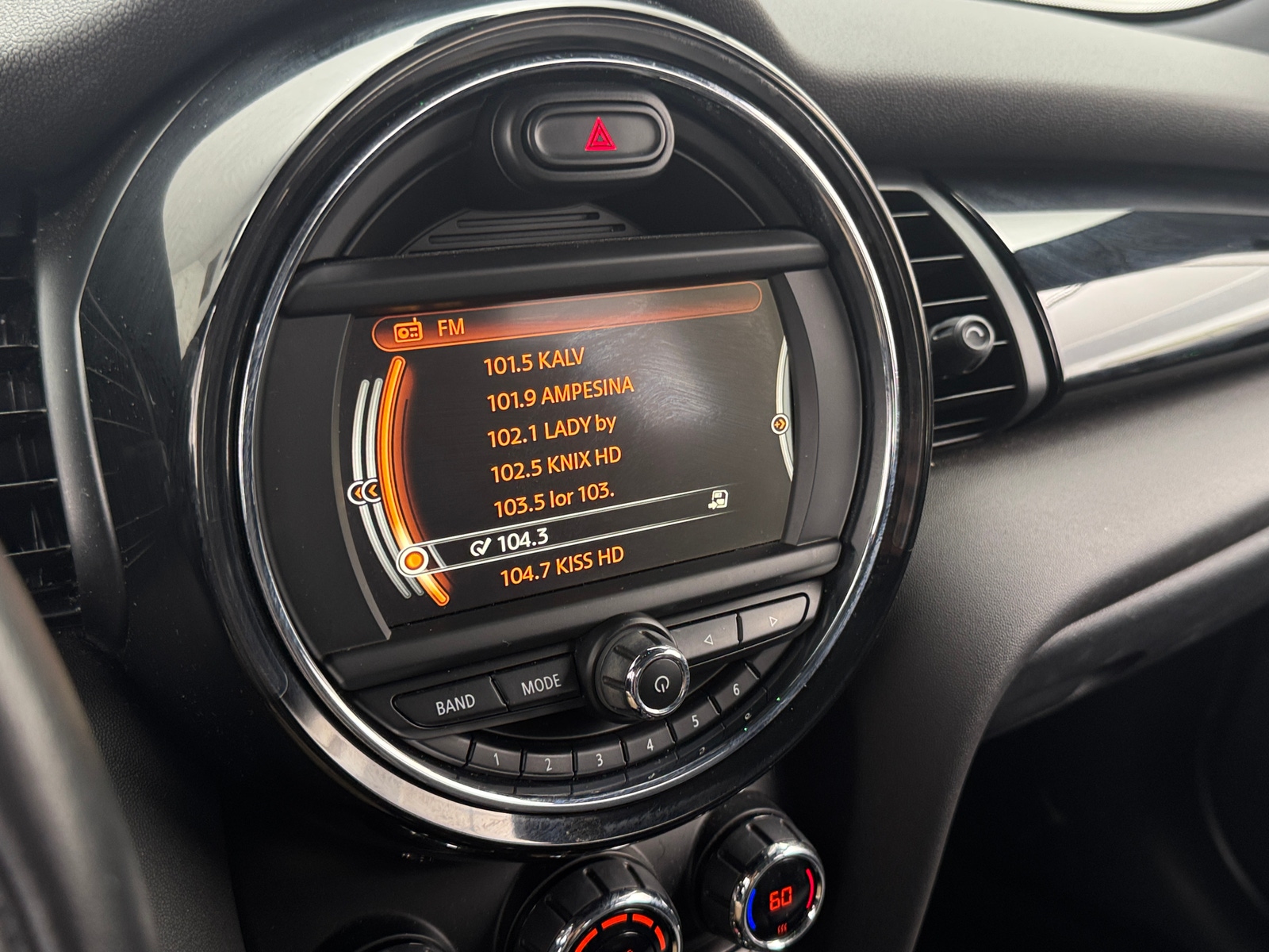 Thumbnail: 2015 MINI Cooper Hardtop - 3