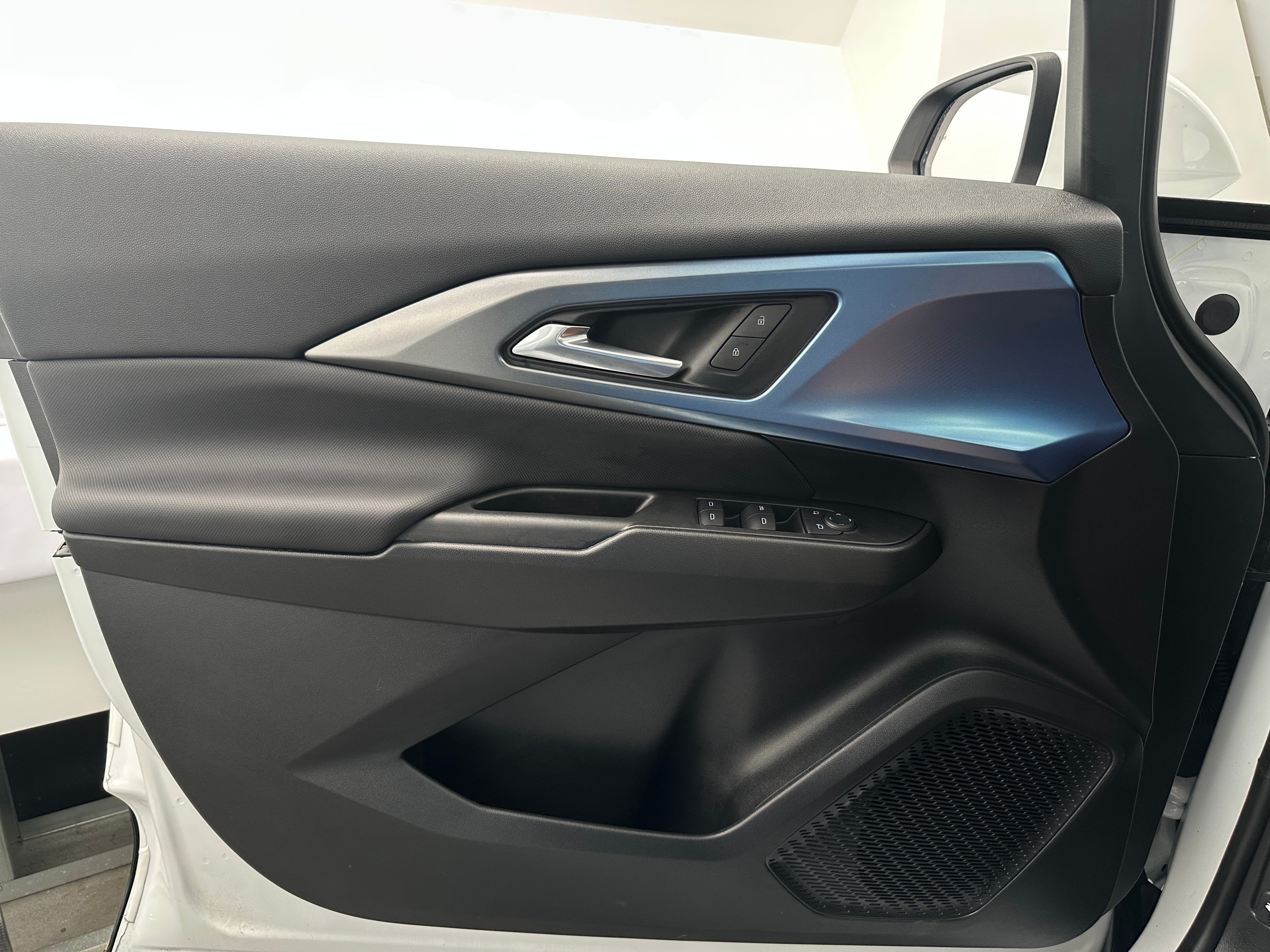 Used 2025 Chevrolet Equinox EV 1LT with VIN 3GN7DNRP6SS225154 for sale in Oak Creek, WI