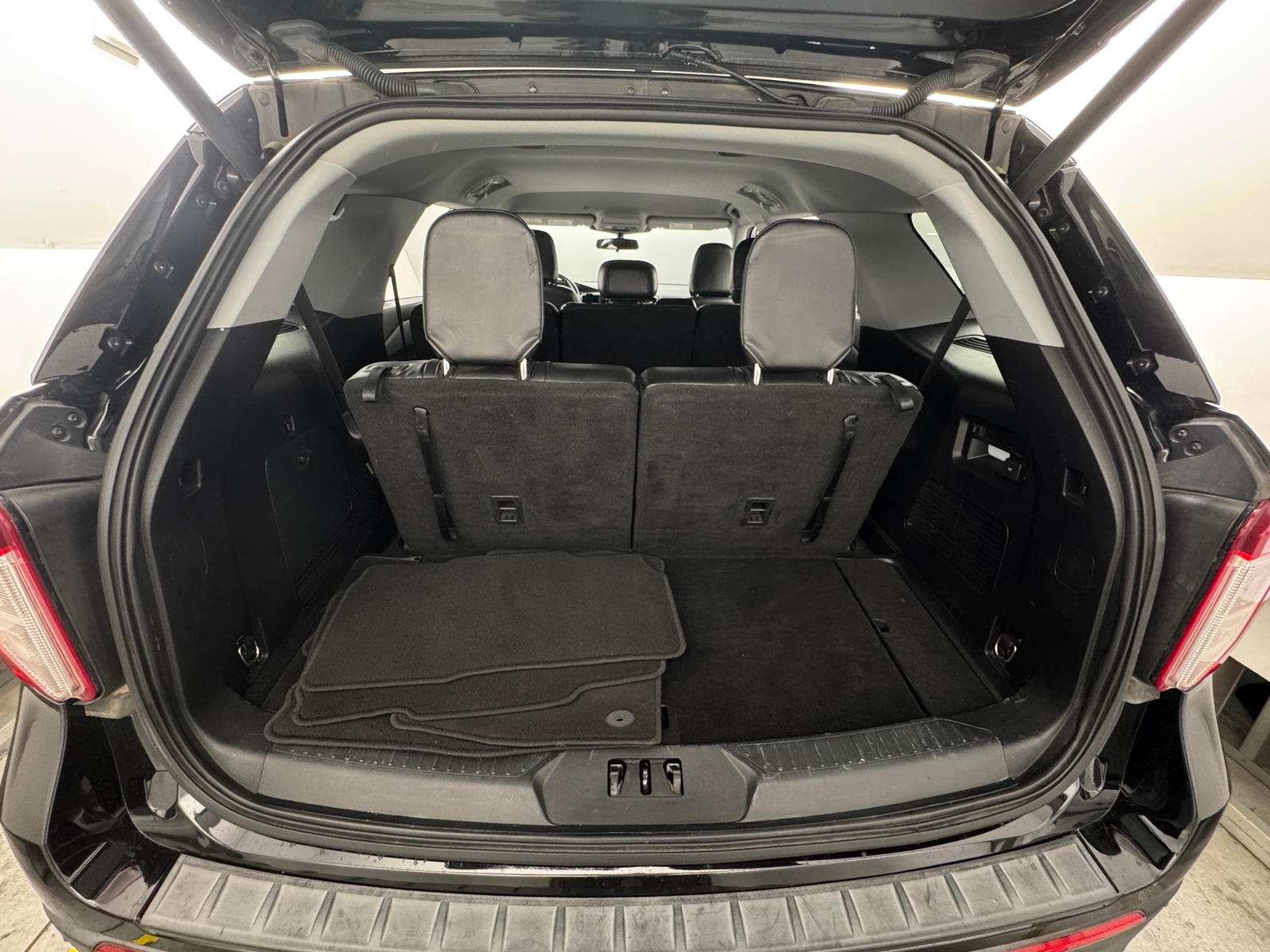 Thumbnail: 2021 Ford Explorer - 6