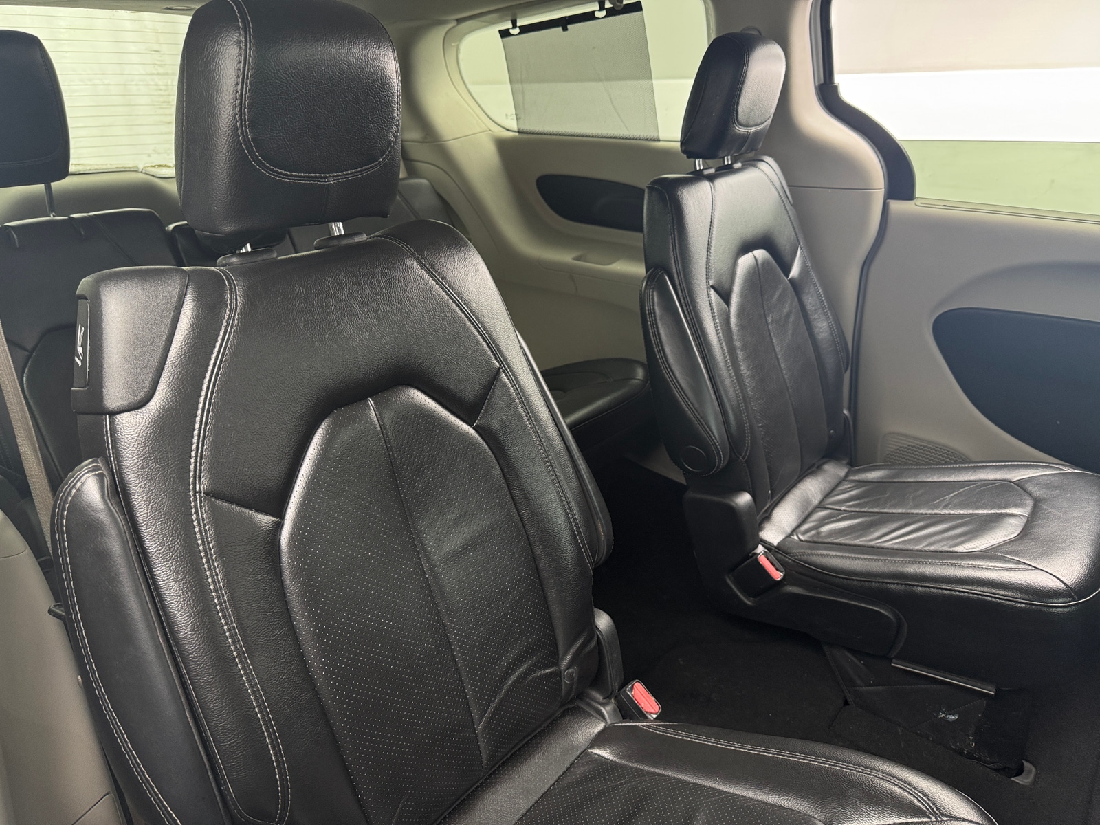 Thumbnail: 2022 Chrysler Pacifica - 5