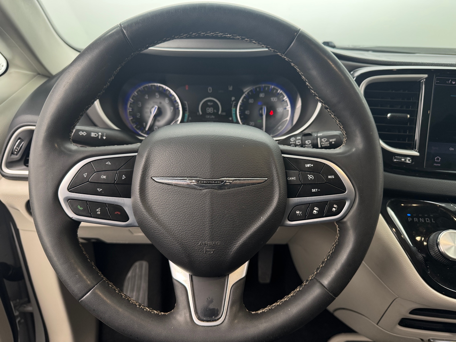 Thumbnail: 2022 Chrysler Pacifica - 4