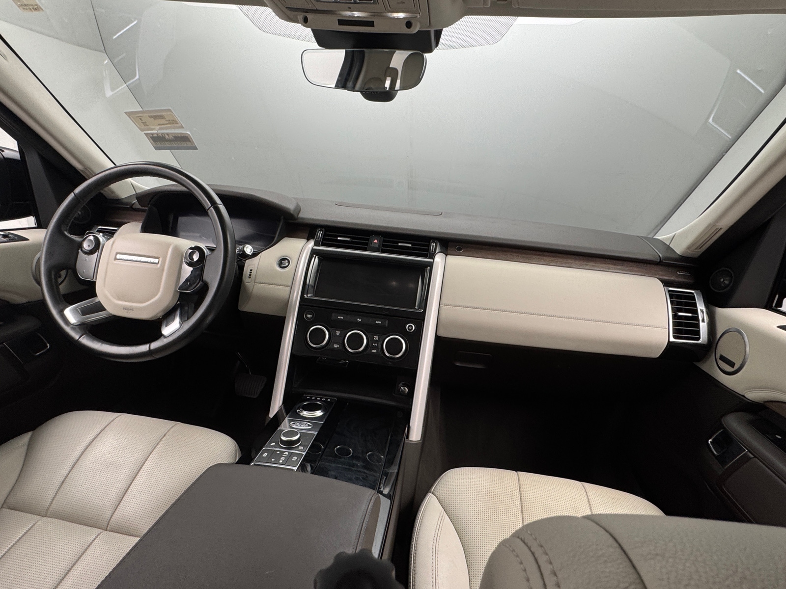 Thumbnail: 2019 Land Rover Discovery - 2