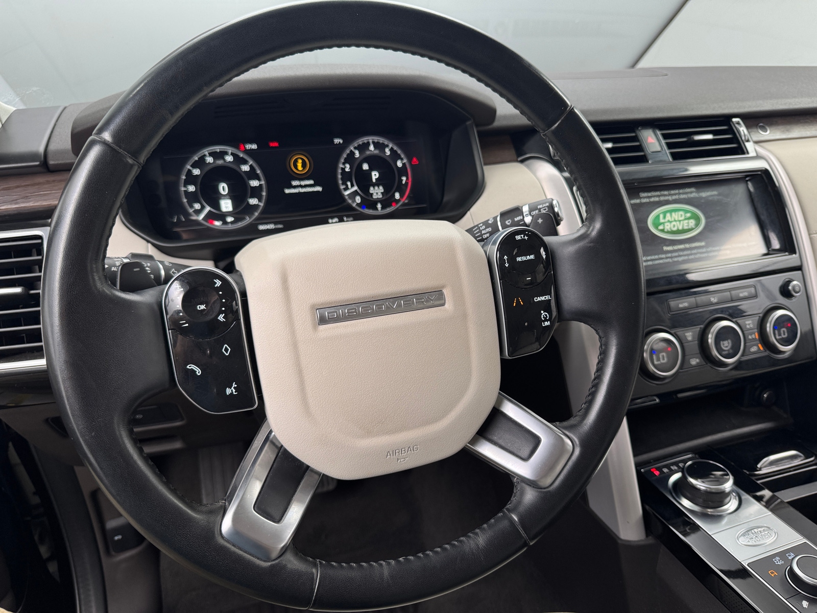 Thumbnail: 2019 Land Rover Discovery - 4