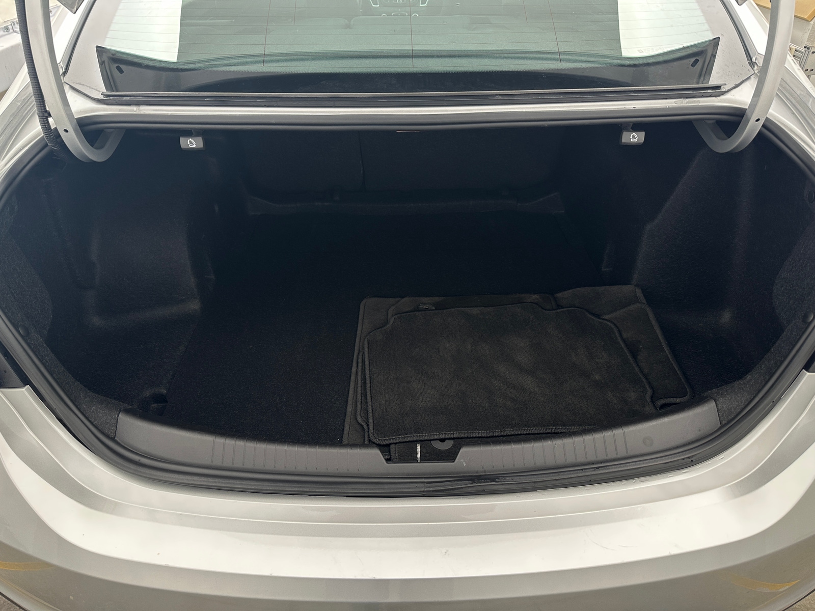 Thumbnail: 2017 Chevrolet Malibu - 7