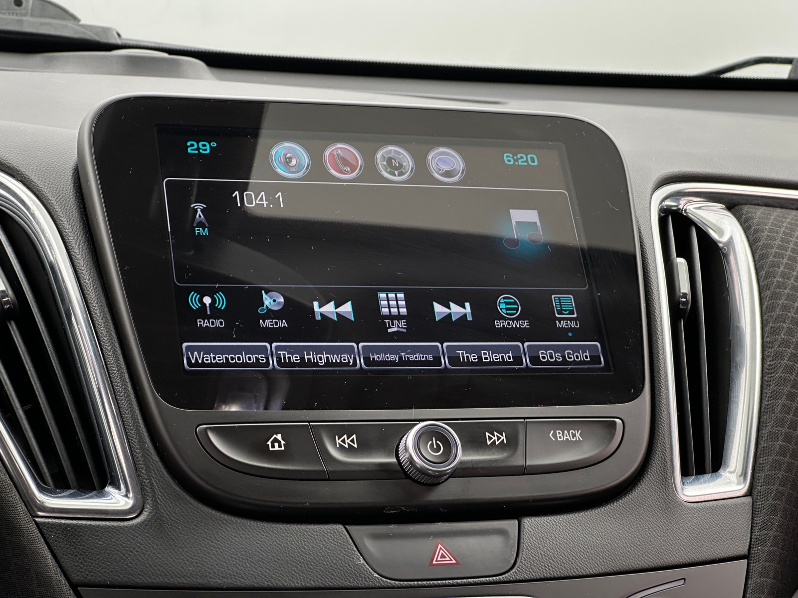 Thumbnail: 2017 Chevrolet Malibu - 4