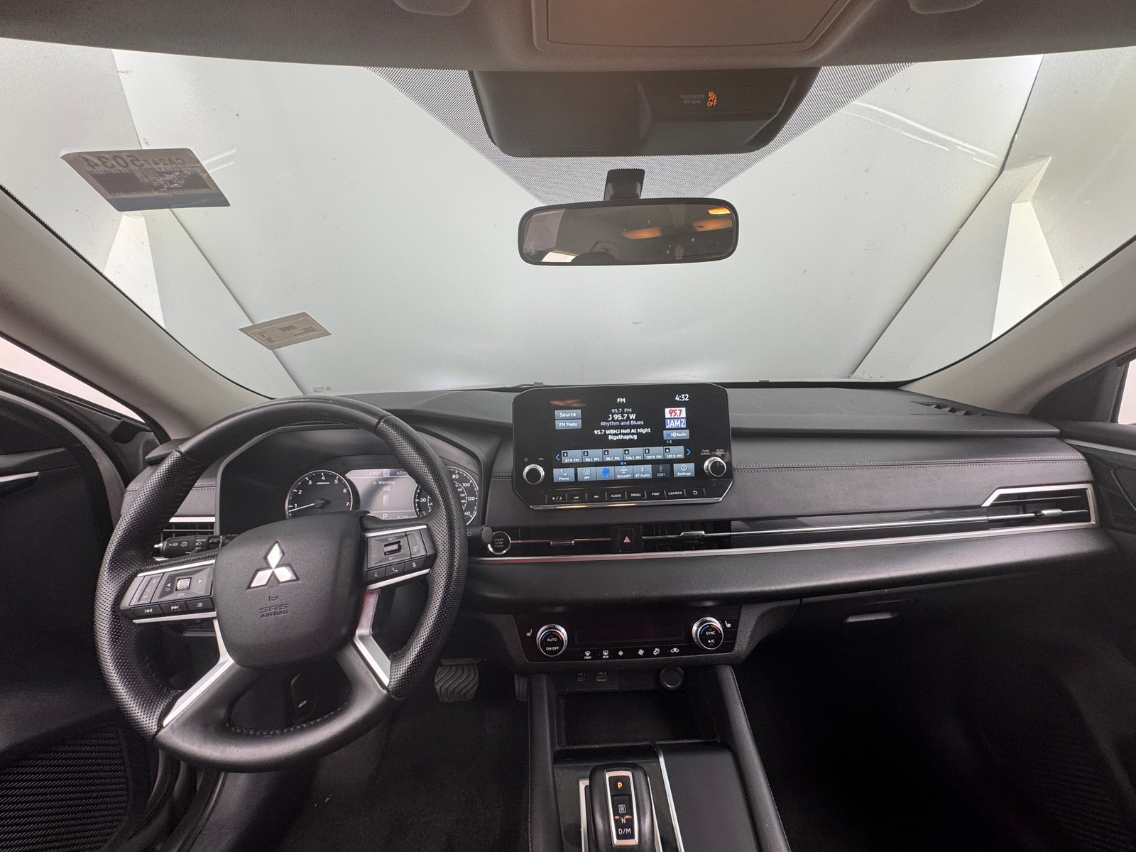 Thumbnail: 2023 Mitsubishi Outlander - 2