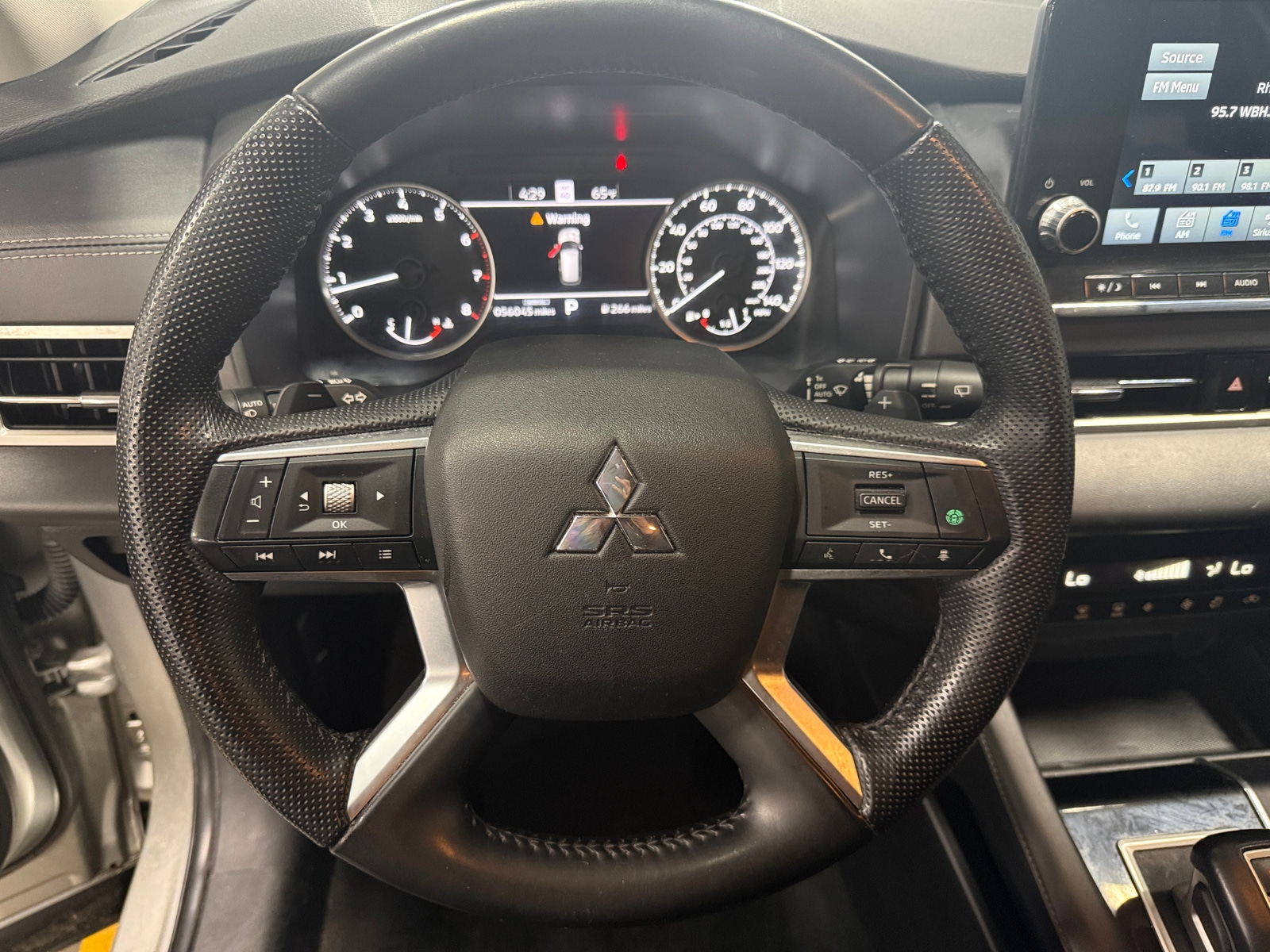 Thumbnail: 2023 Mitsubishi Outlander - 4