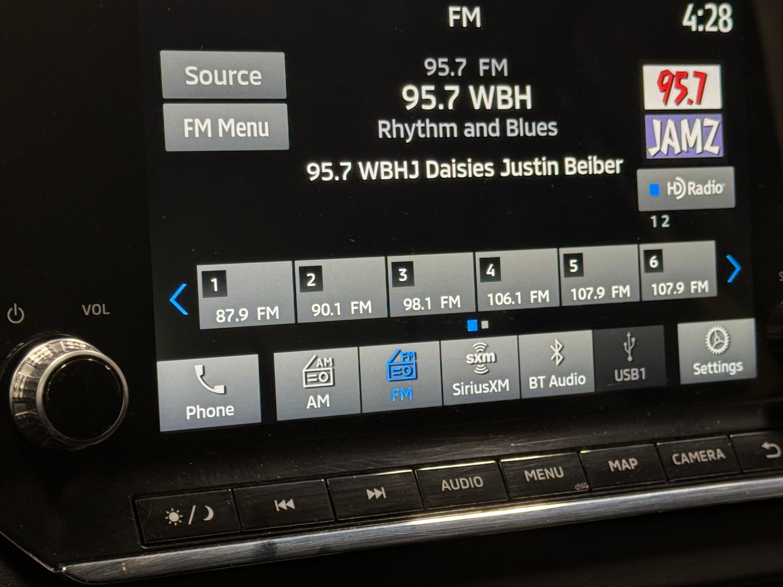 Thumbnail: 2023 Mitsubishi Outlander - 3