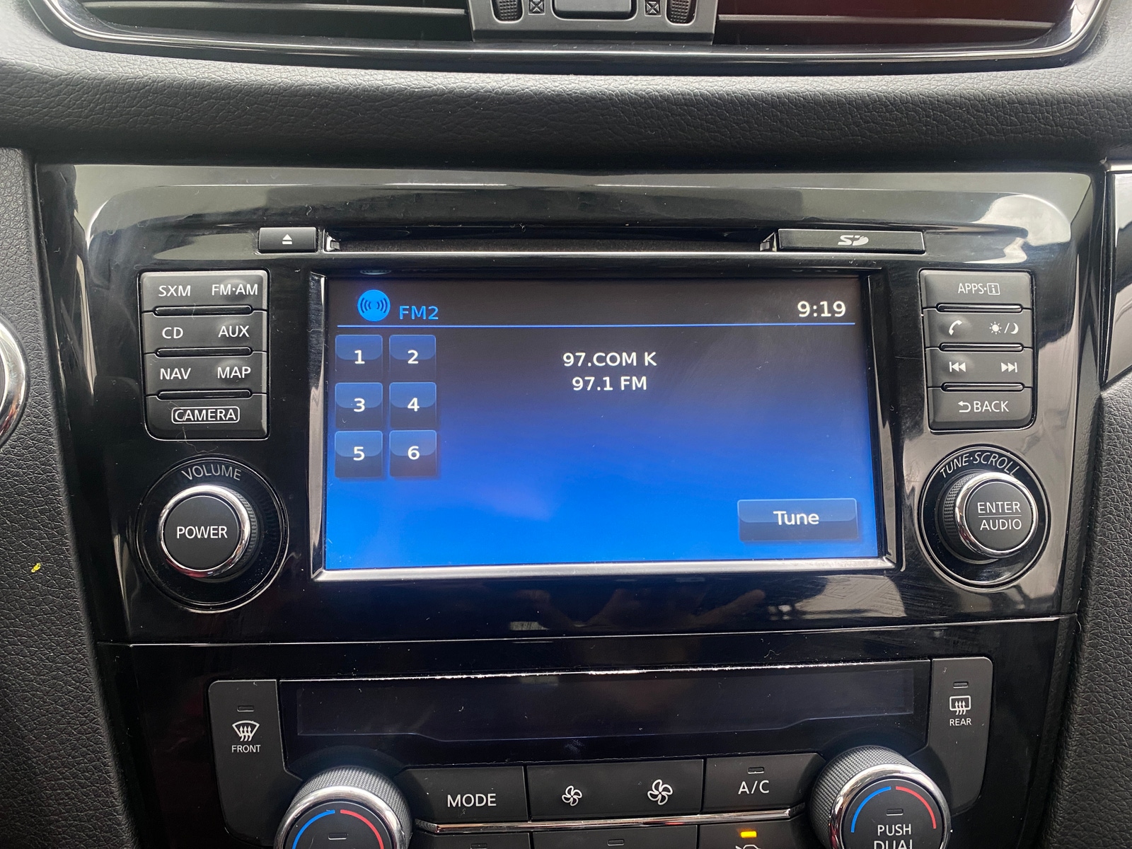 Thumbnail: 2017 Nissan Rogue Sport - 3