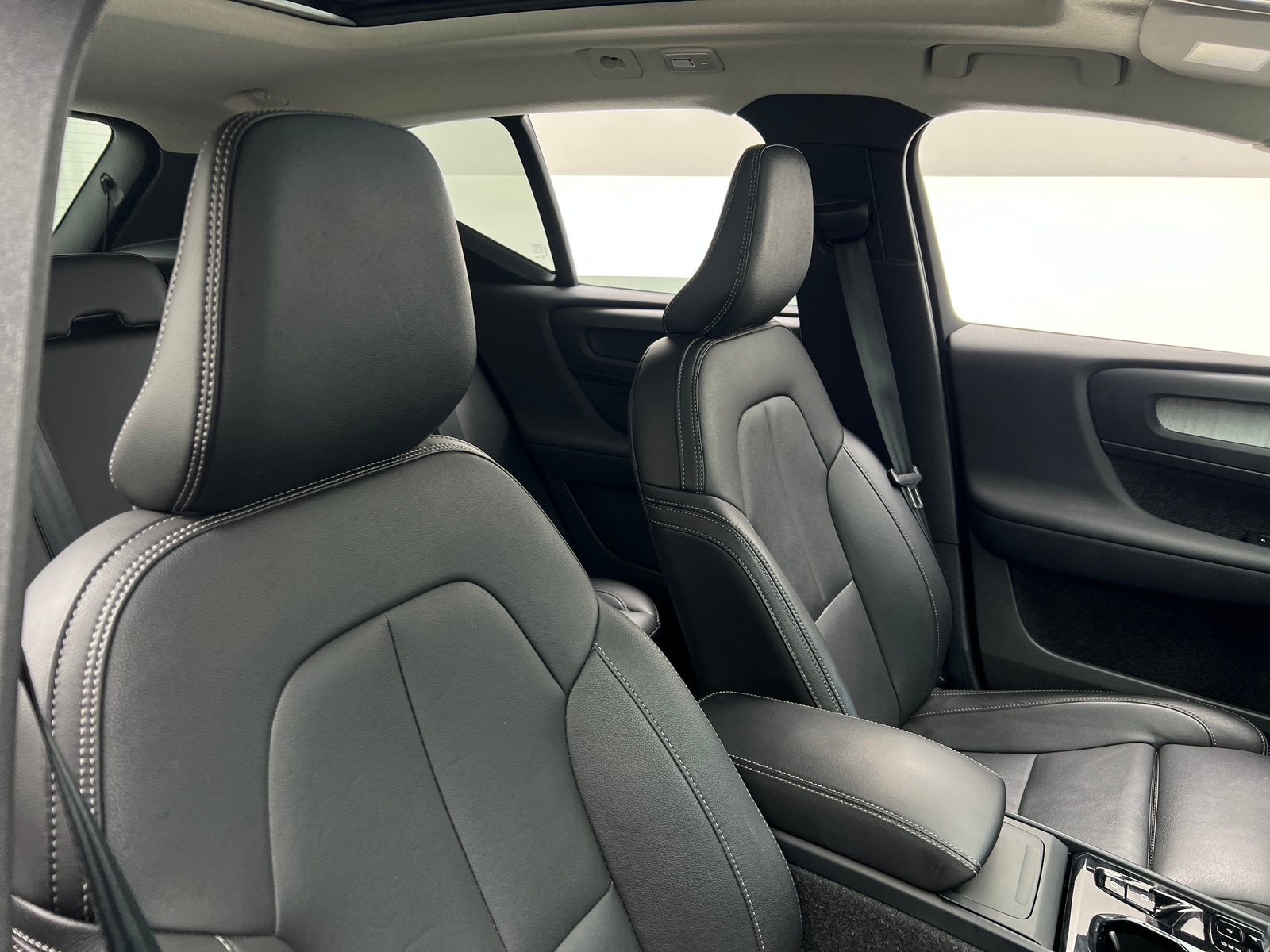 Thumbnail: 2025 Volvo XC40 - 2