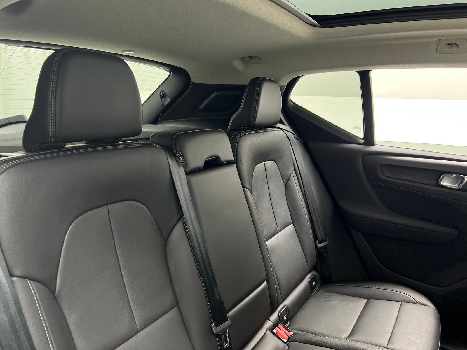 Thumbnail: 2025 Volvo XC40 - 6