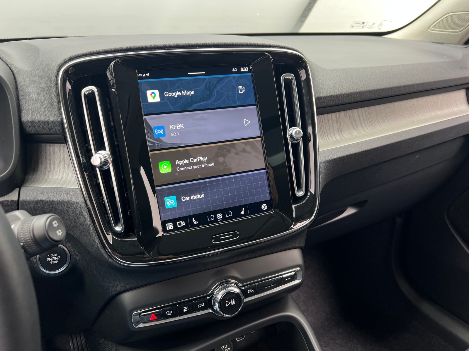 Thumbnail: 2025 Volvo XC40 - 4