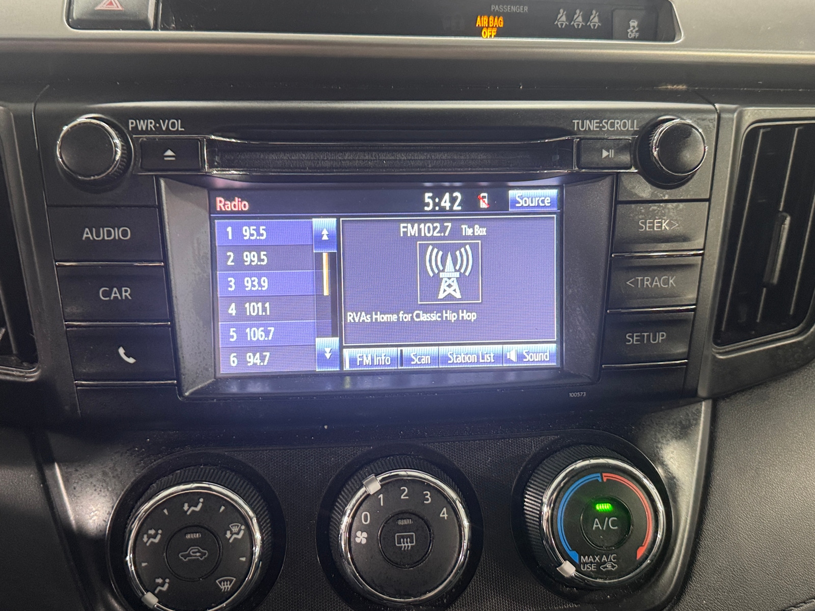 Thumbnail: 2018 Toyota RAV4 - 4