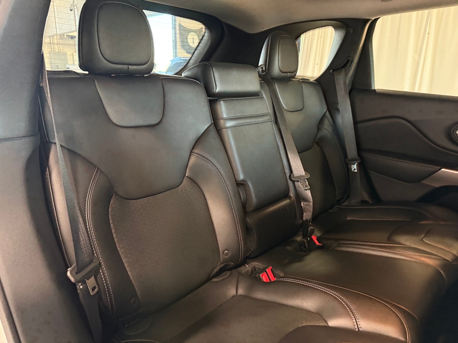 Thumbnail: 2019 Jeep Cherokee - 6