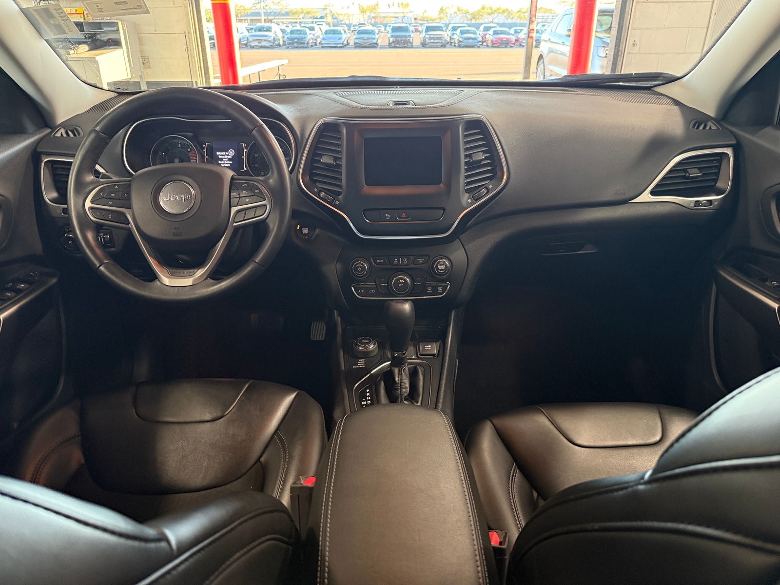 Thumbnail: 2019 Jeep Cherokee - 3