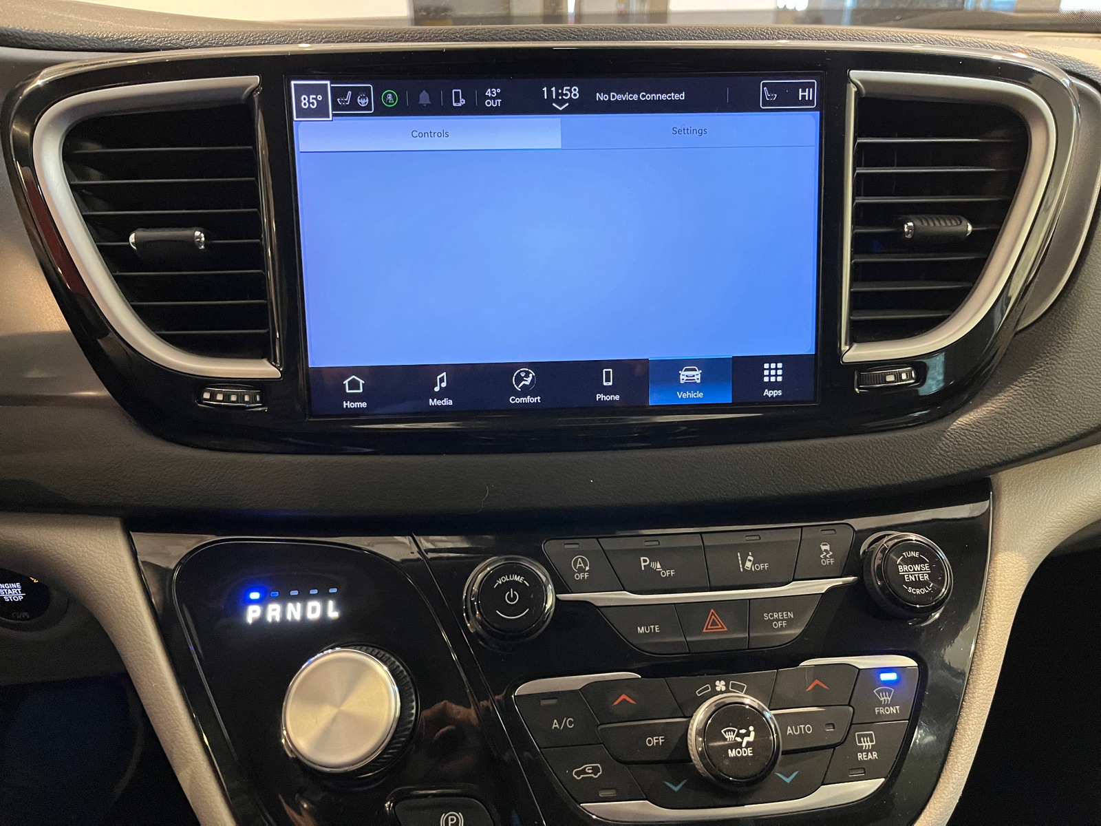 Thumbnail: 2024 Chrysler Pacifica - 3