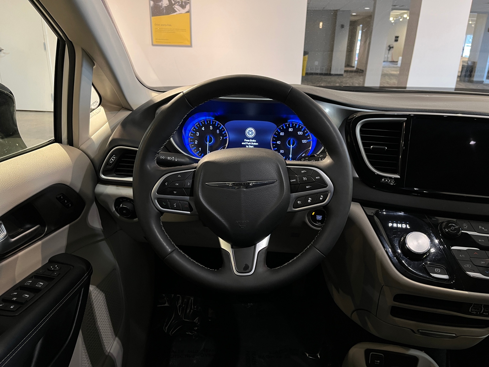 Thumbnail: 2024 Chrysler Pacifica - 4