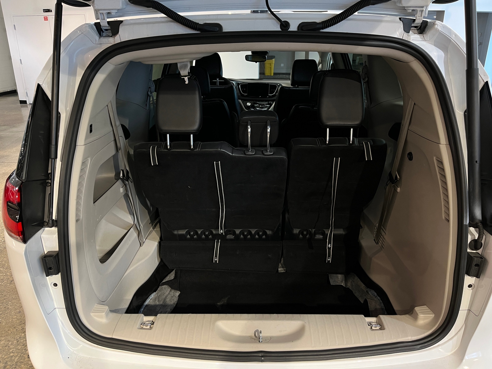 Thumbnail: 2024 Chrysler Pacifica - 6