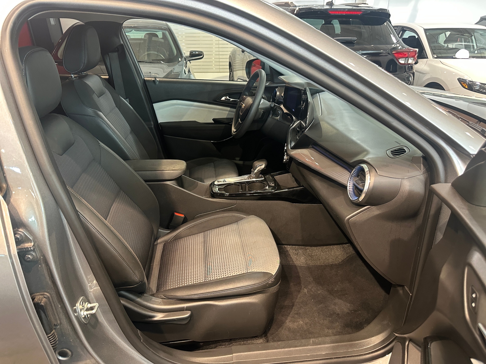 Thumbnail: 2025 Chevrolet Trax - 2