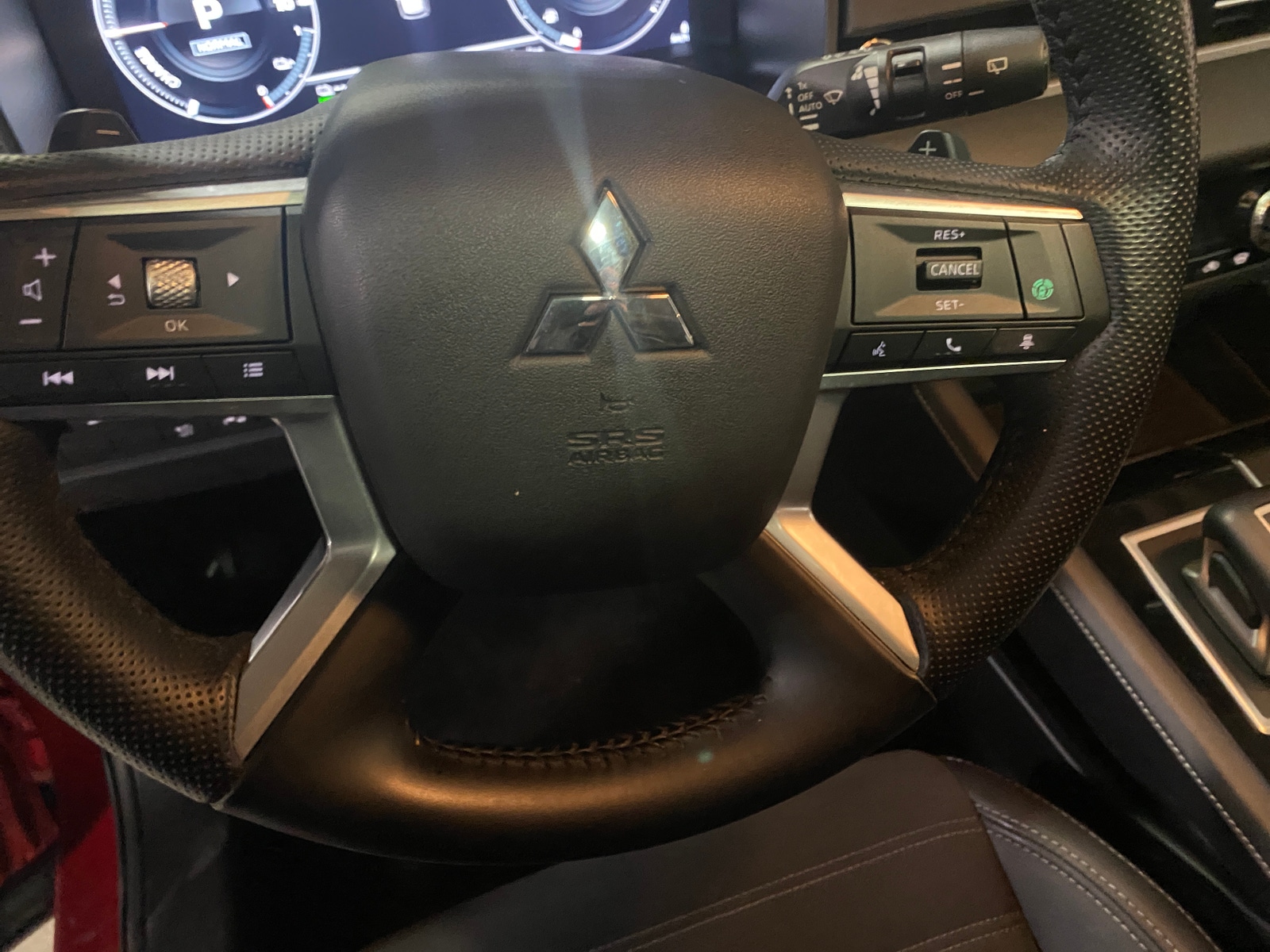 Thumbnail: 2025 Mitsubishi Outlander - 4