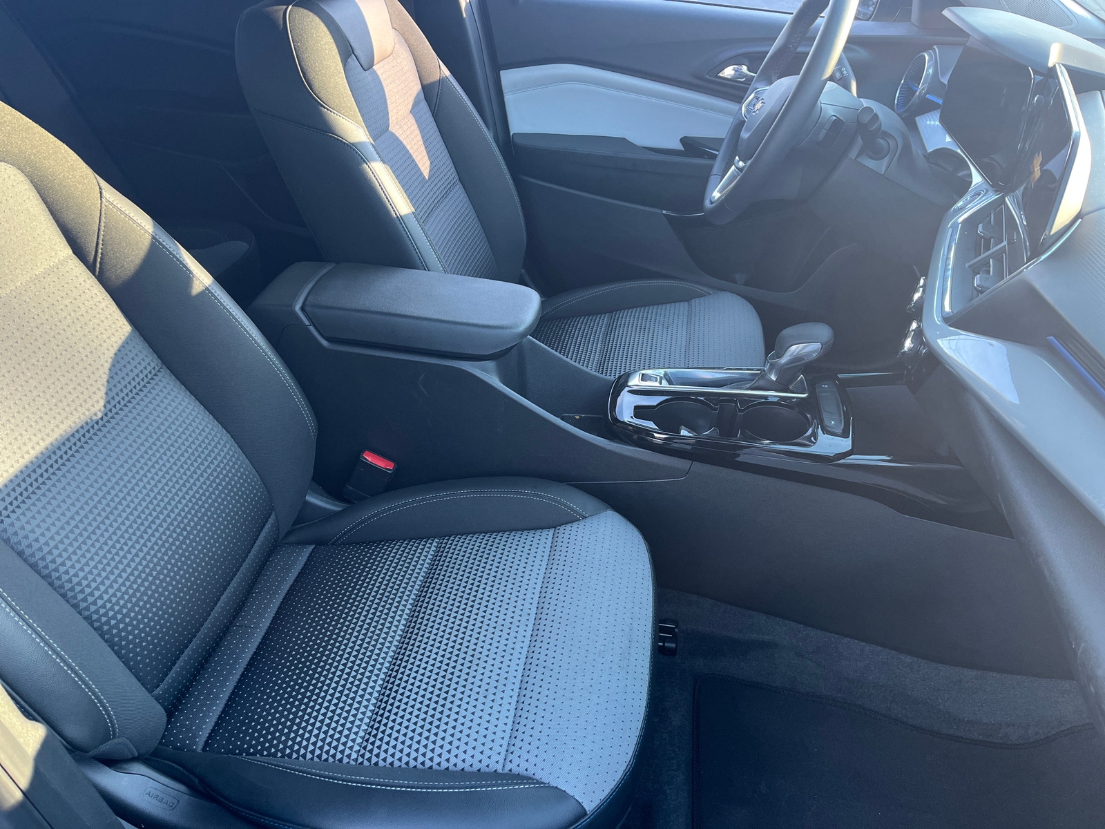 Thumbnail: 2025 Chevrolet Trax - 2