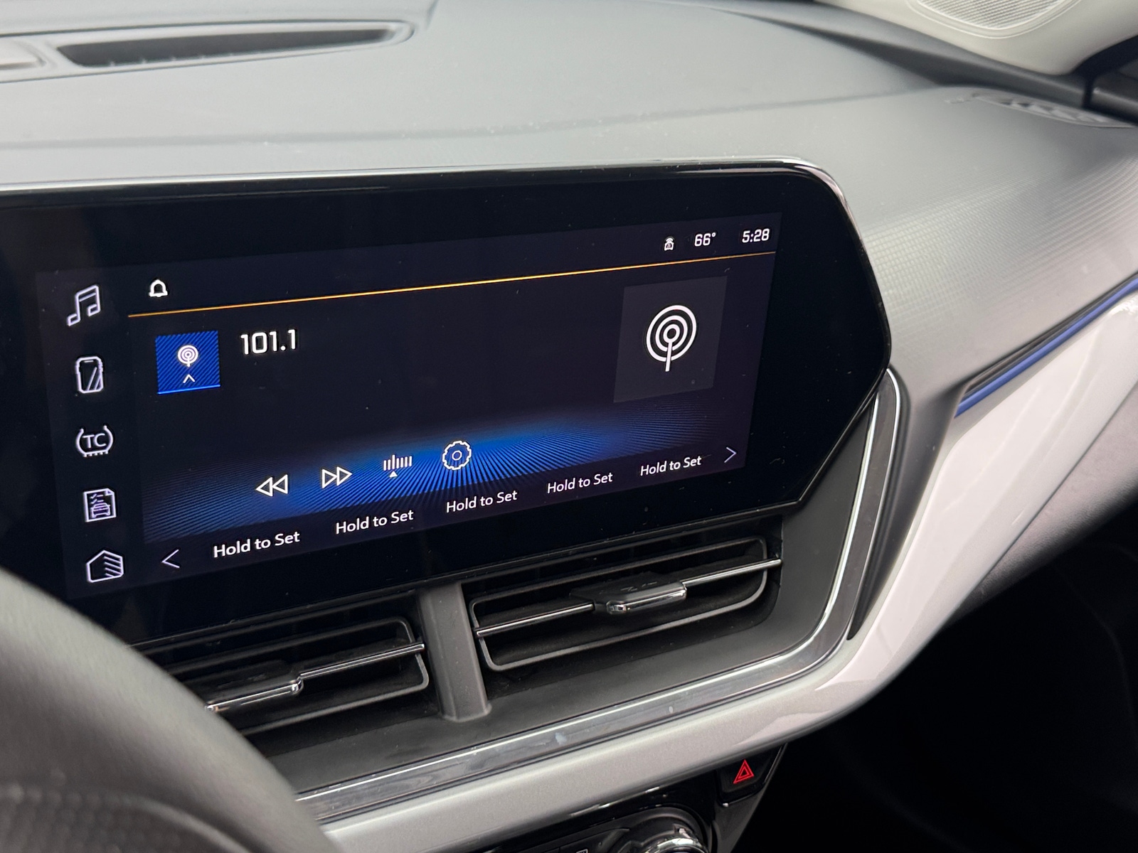 Thumbnail: 2025 Chevrolet Trax - 4