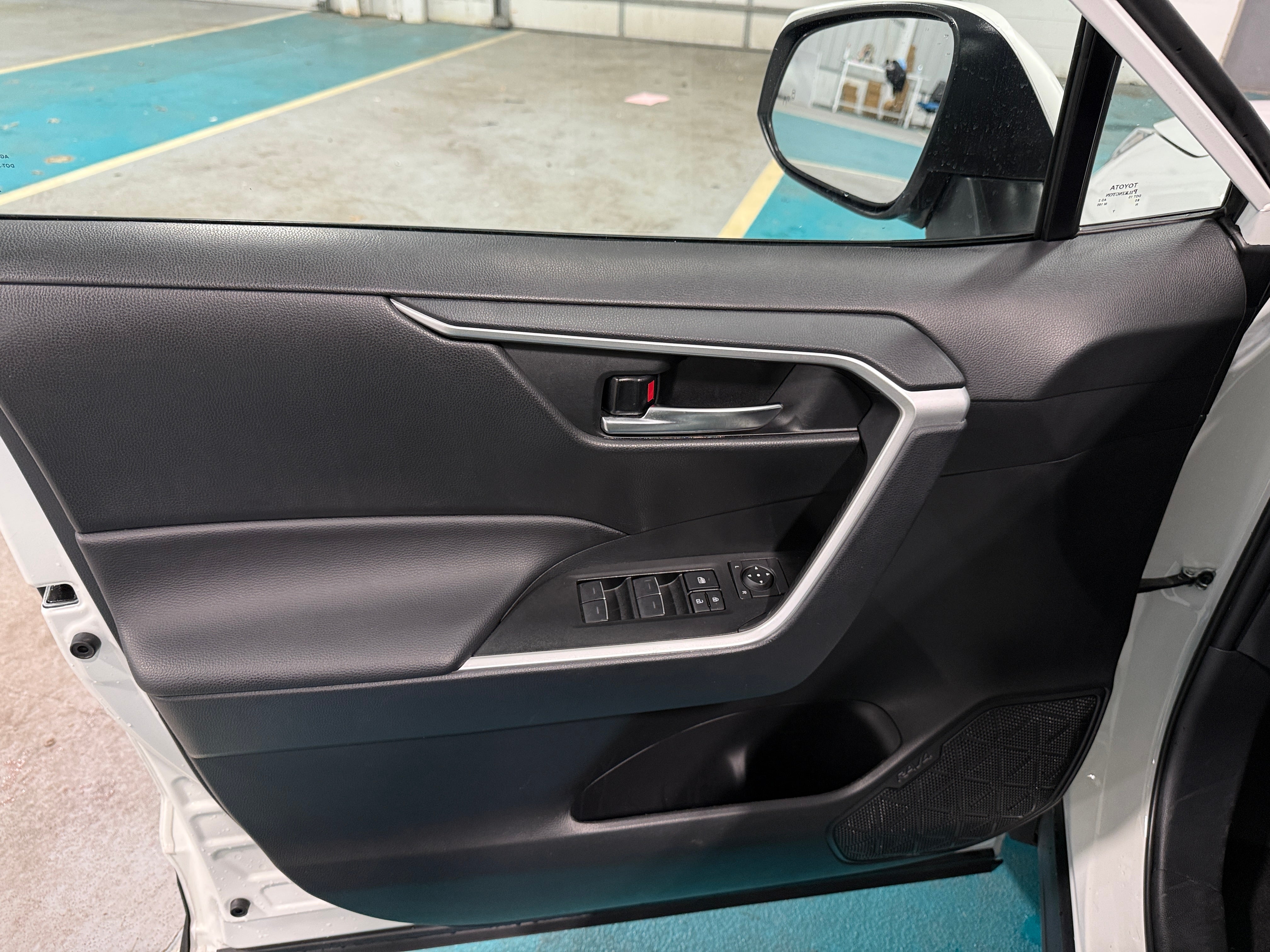 Used 2025 Toyota RAV4 XLE with VIN 2T3W1RFVXSC327441 for sale in Kansas City