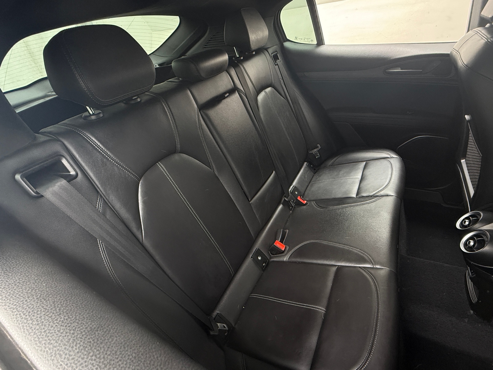 Thumbnail: 2022 Alfa Romeo Stelvio - 5