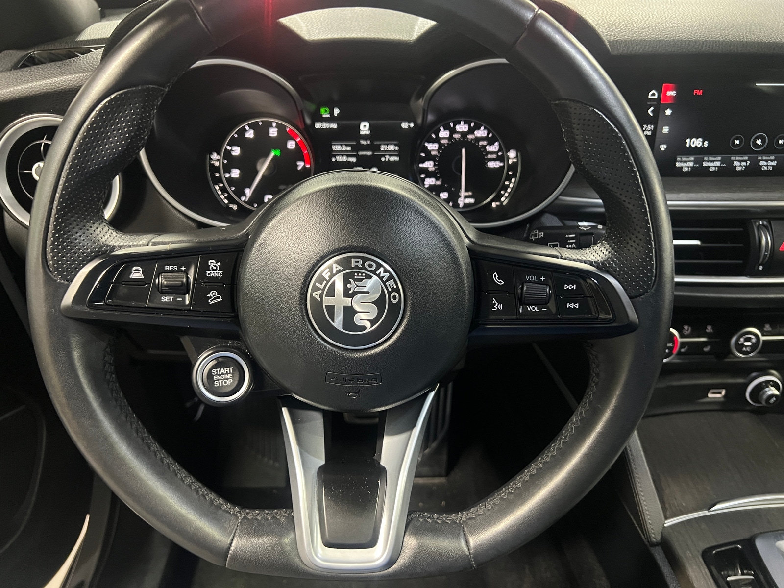 Thumbnail: 2022 Alfa Romeo Stelvio - 4