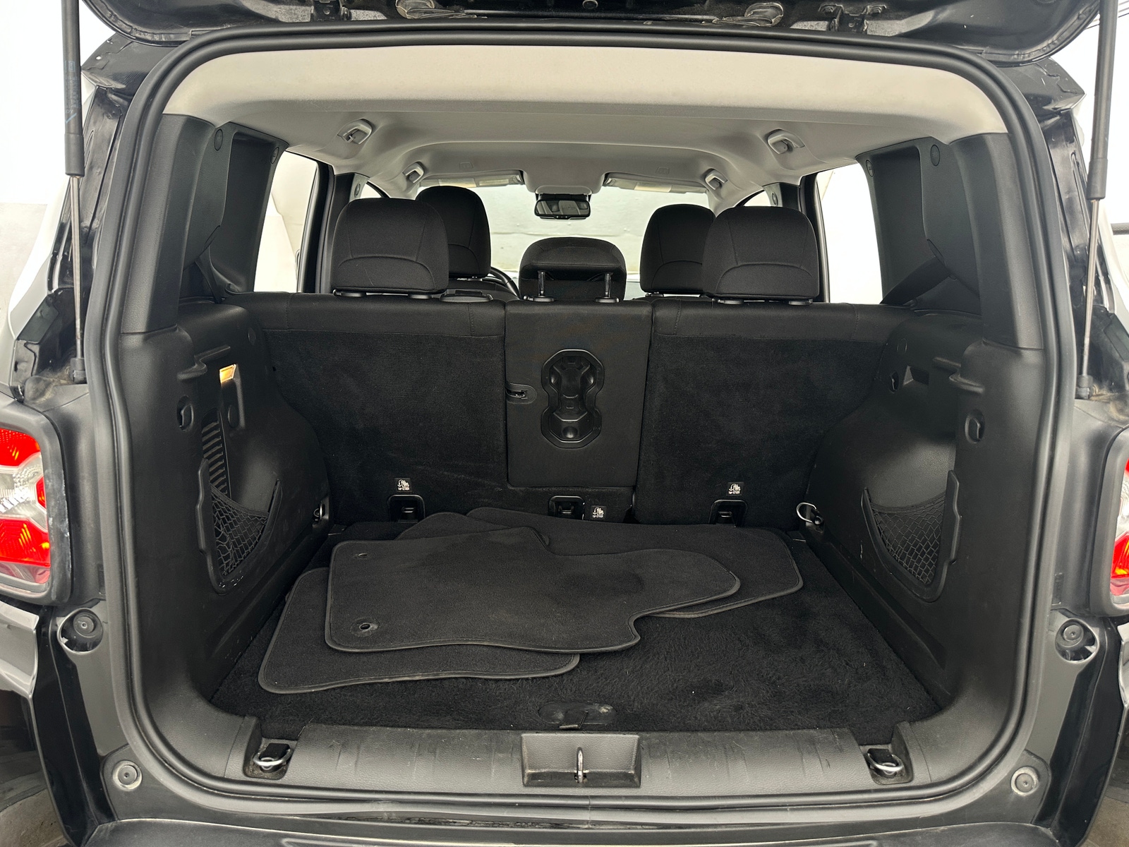 Thumbnail: 2018 Jeep Renegade - 7