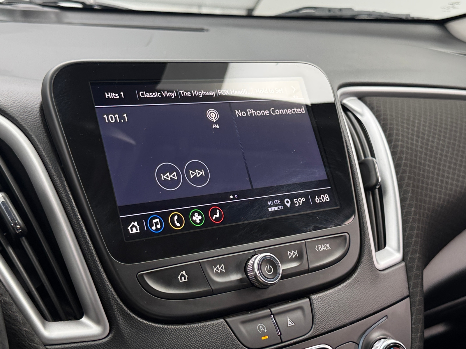 Thumbnail: 2023 Chevrolet Malibu - 4