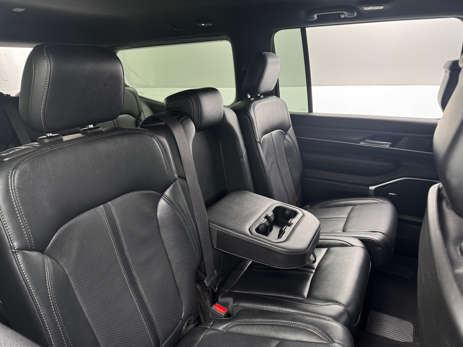 Thumbnail: 2024 Jeep Wagoneer - 5