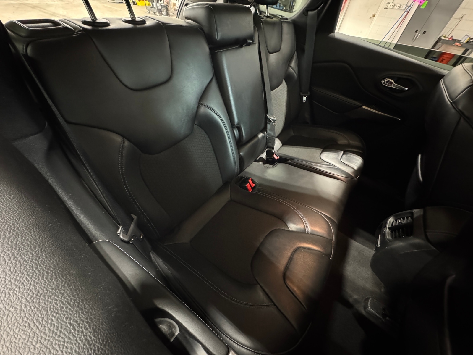 Thumbnail: 2019 Jeep Cherokee - 6